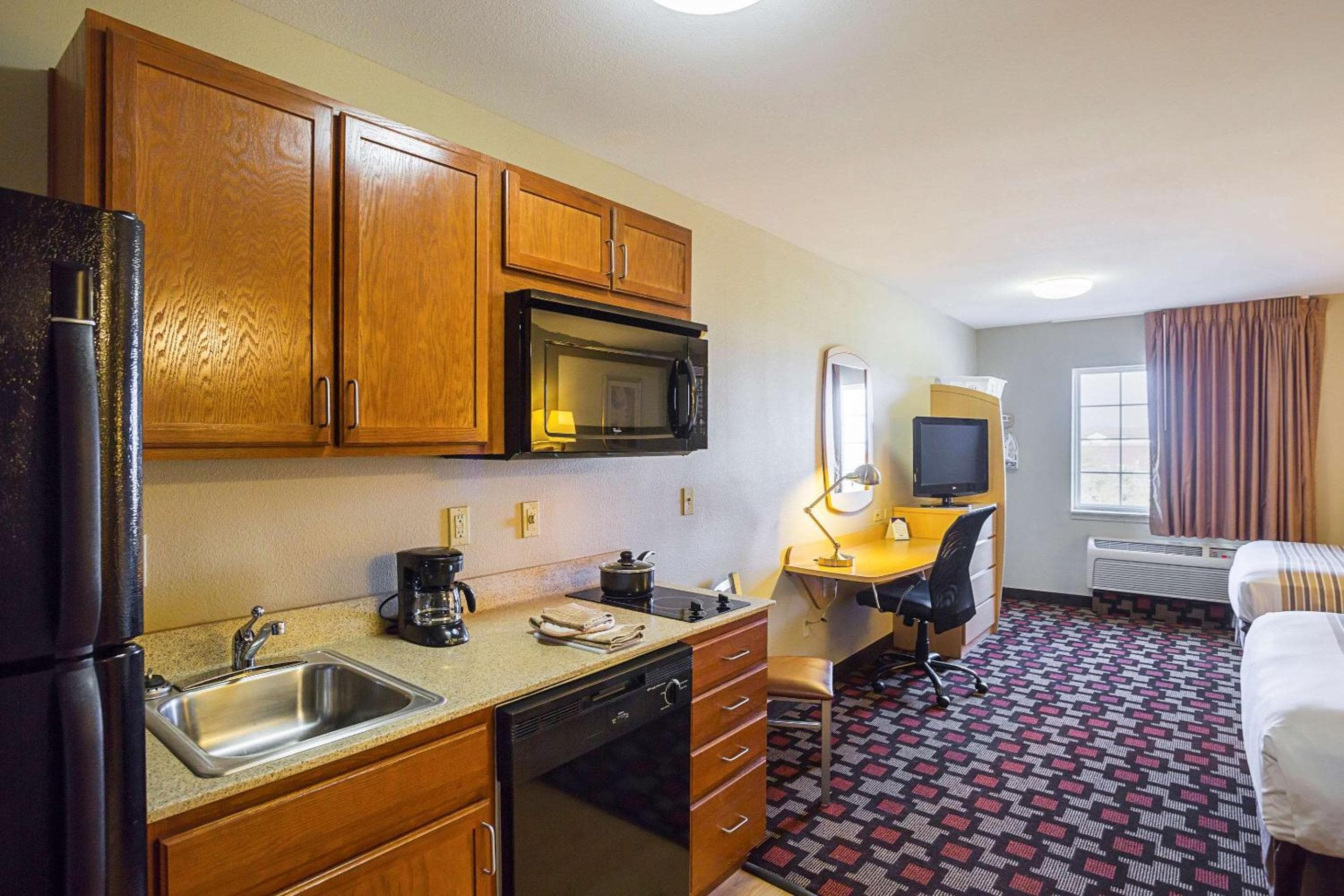Birch Hill Suites Clarksville-Louisville North