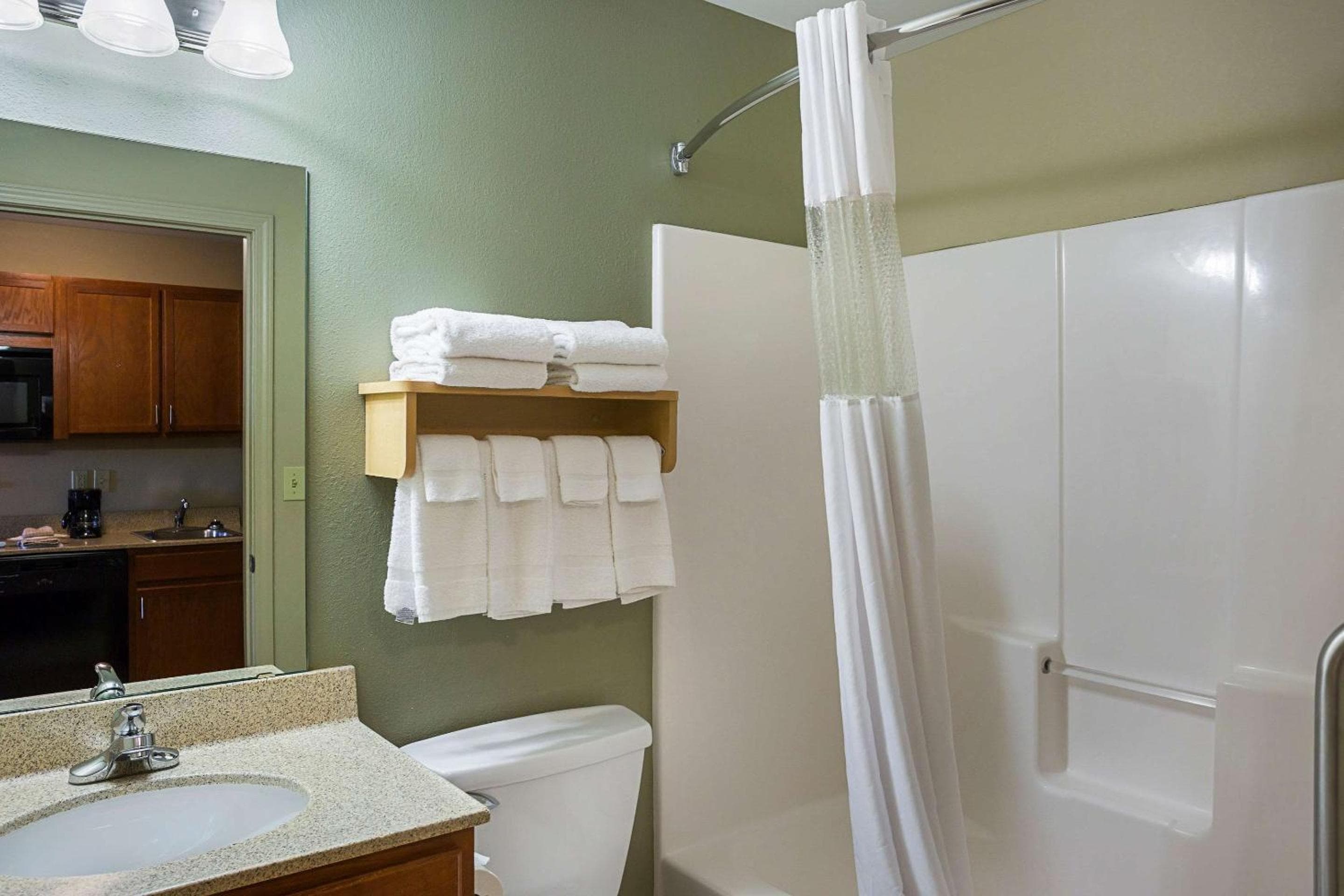 Birch Hill Suites Clarksville-Louisville North