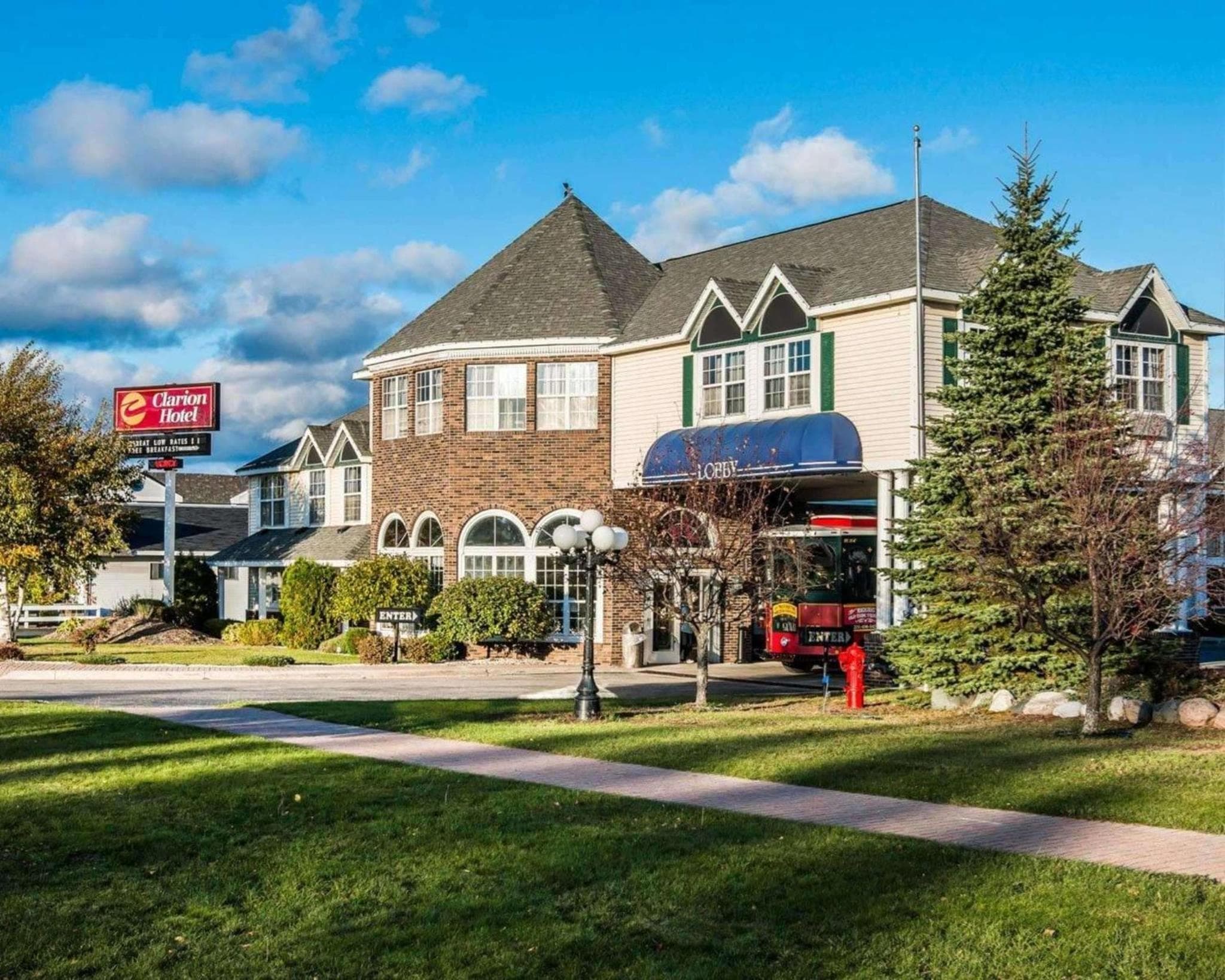Clarion Hotel Mackinaw City Beachfront