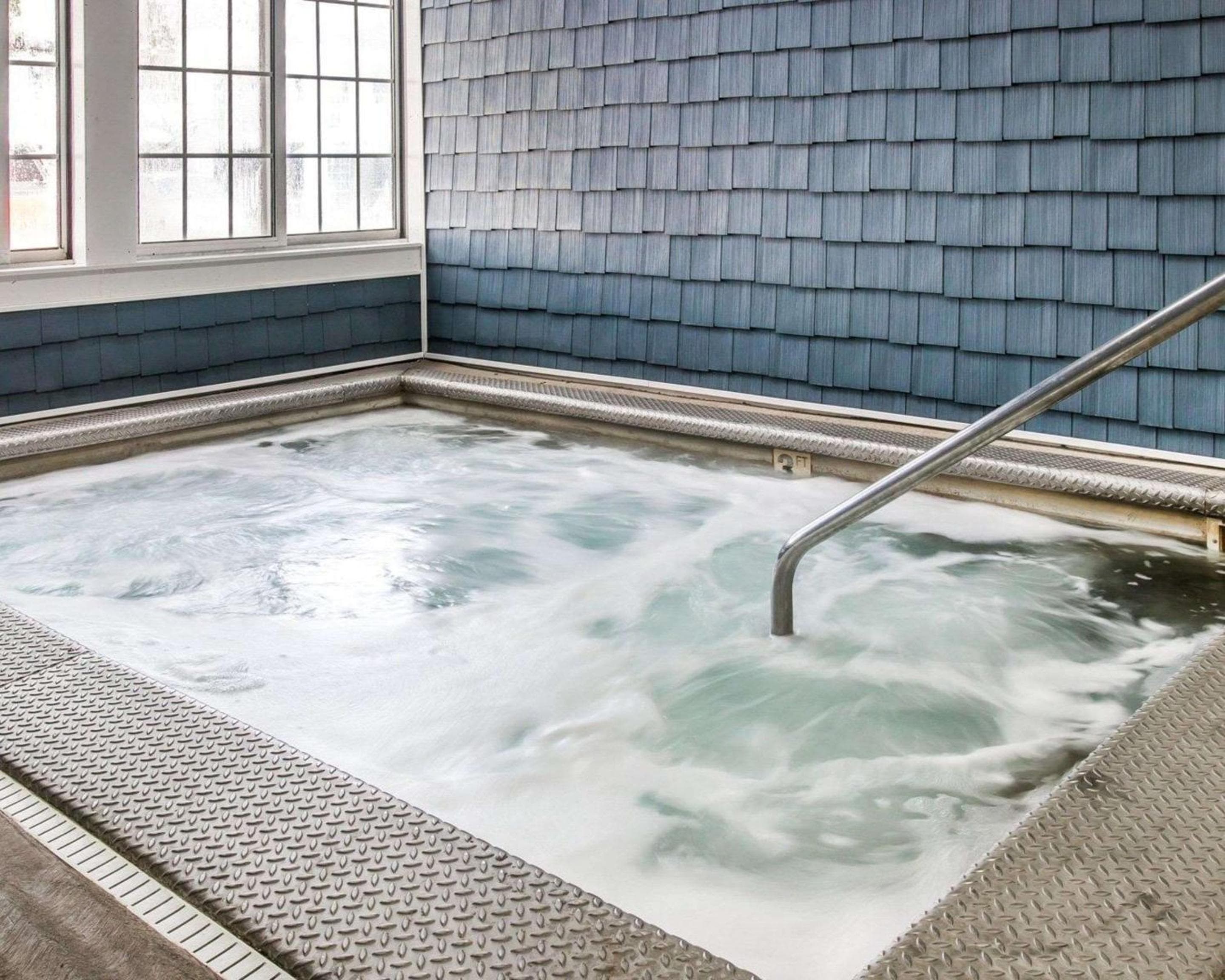 Clarion Hotel Mackinaw City Beachfront