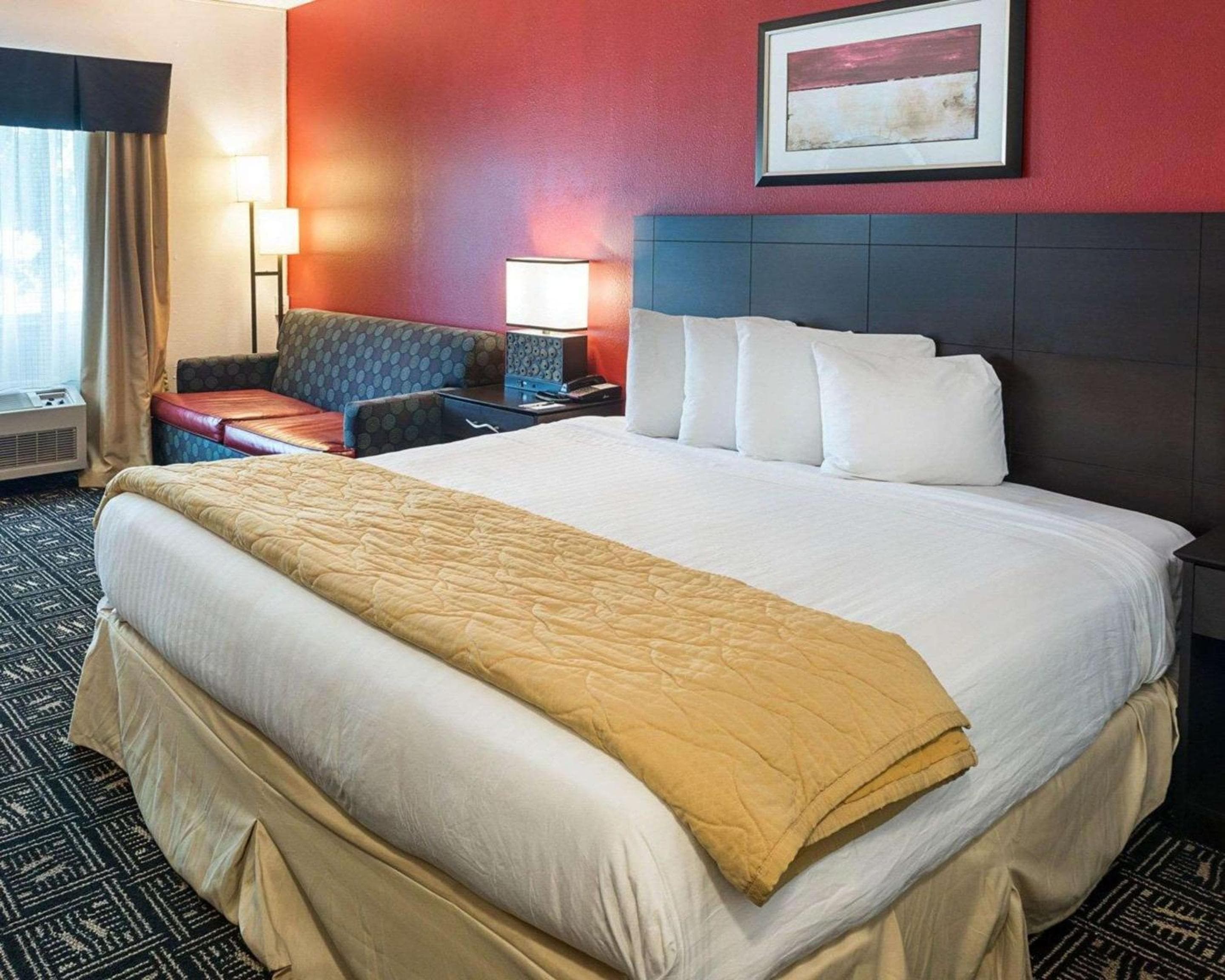 Quality Inn Brooklyn Center