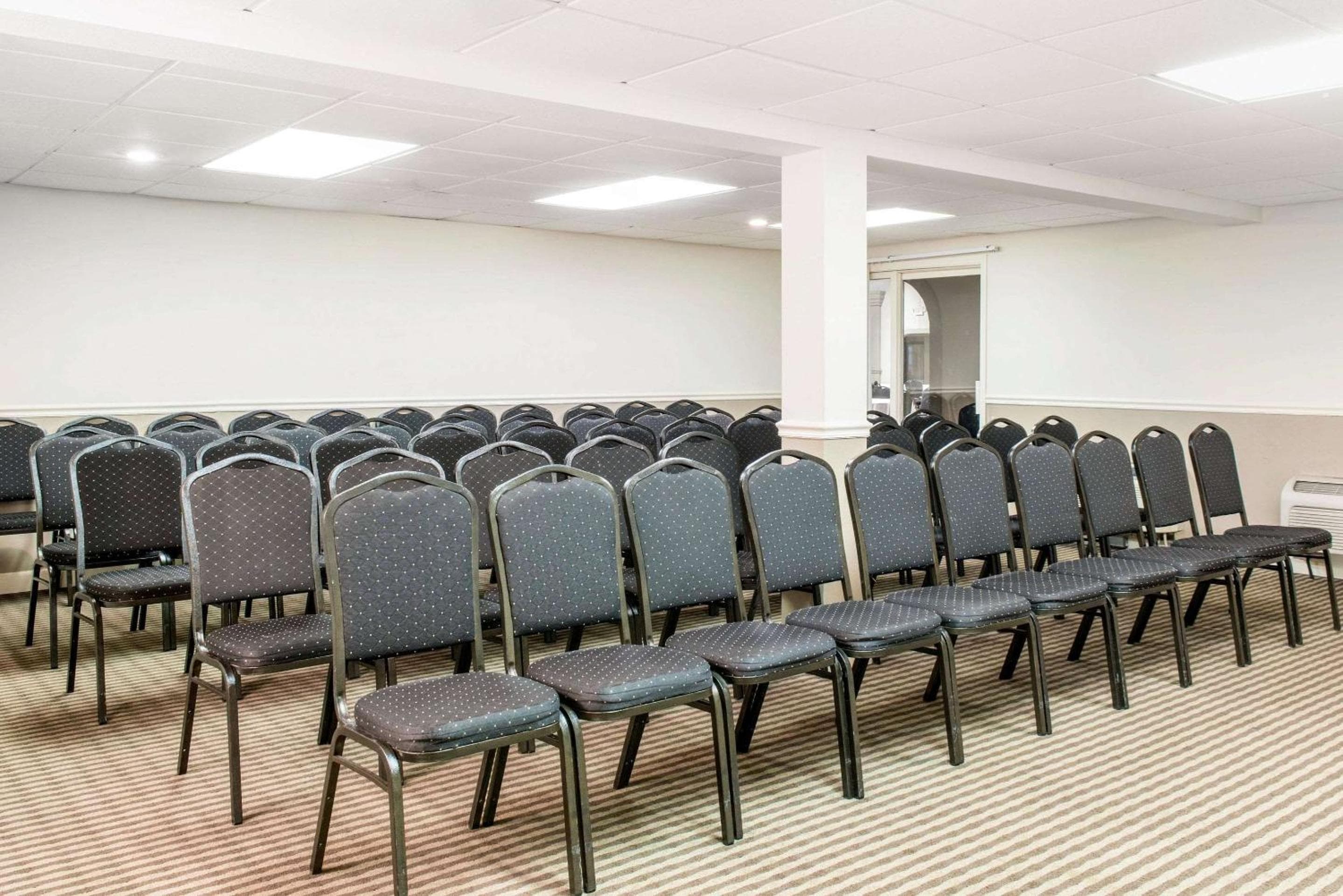 Days Inn & Suites by Wyndham Festus