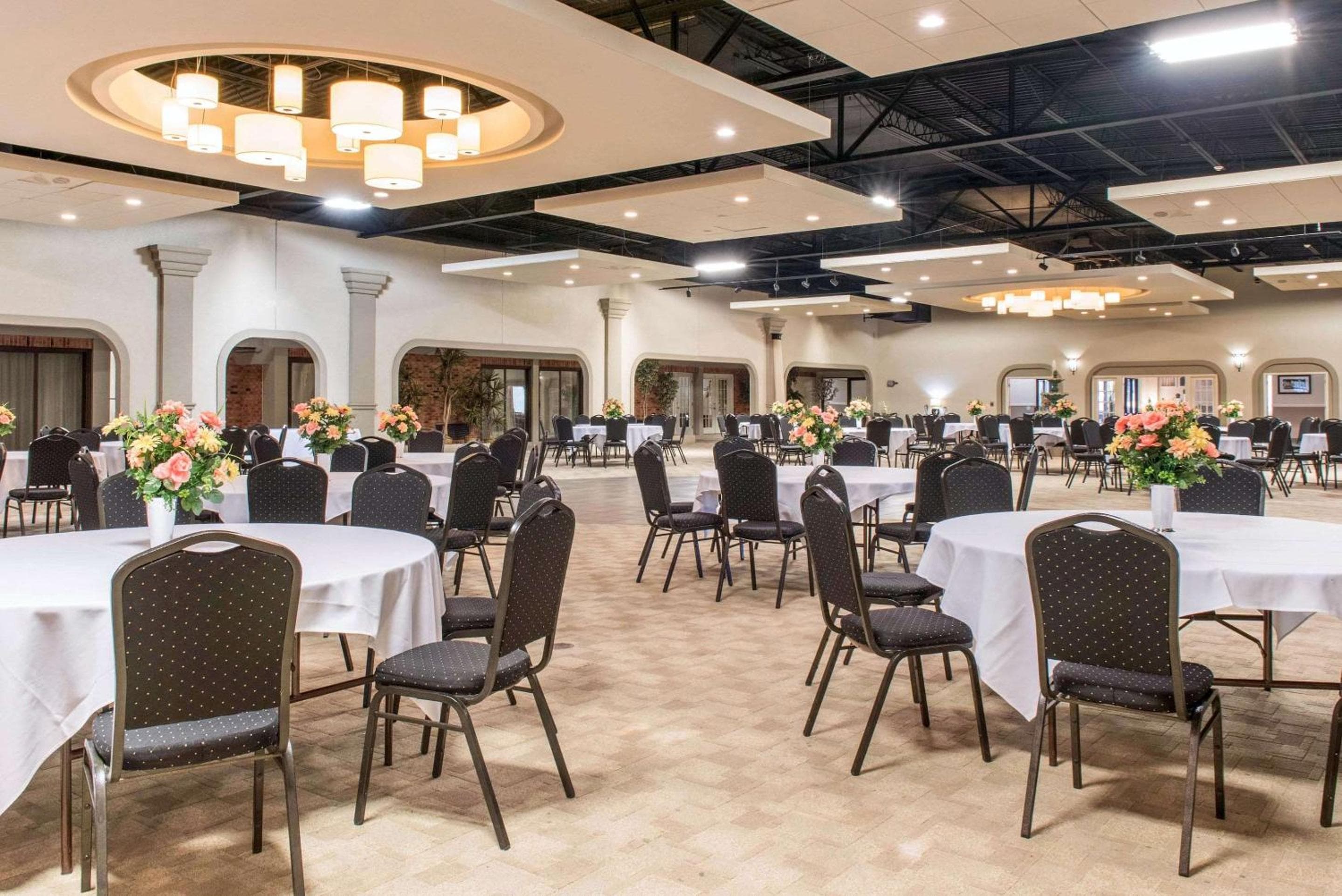 Days Inn & Suites by Wyndham Festus