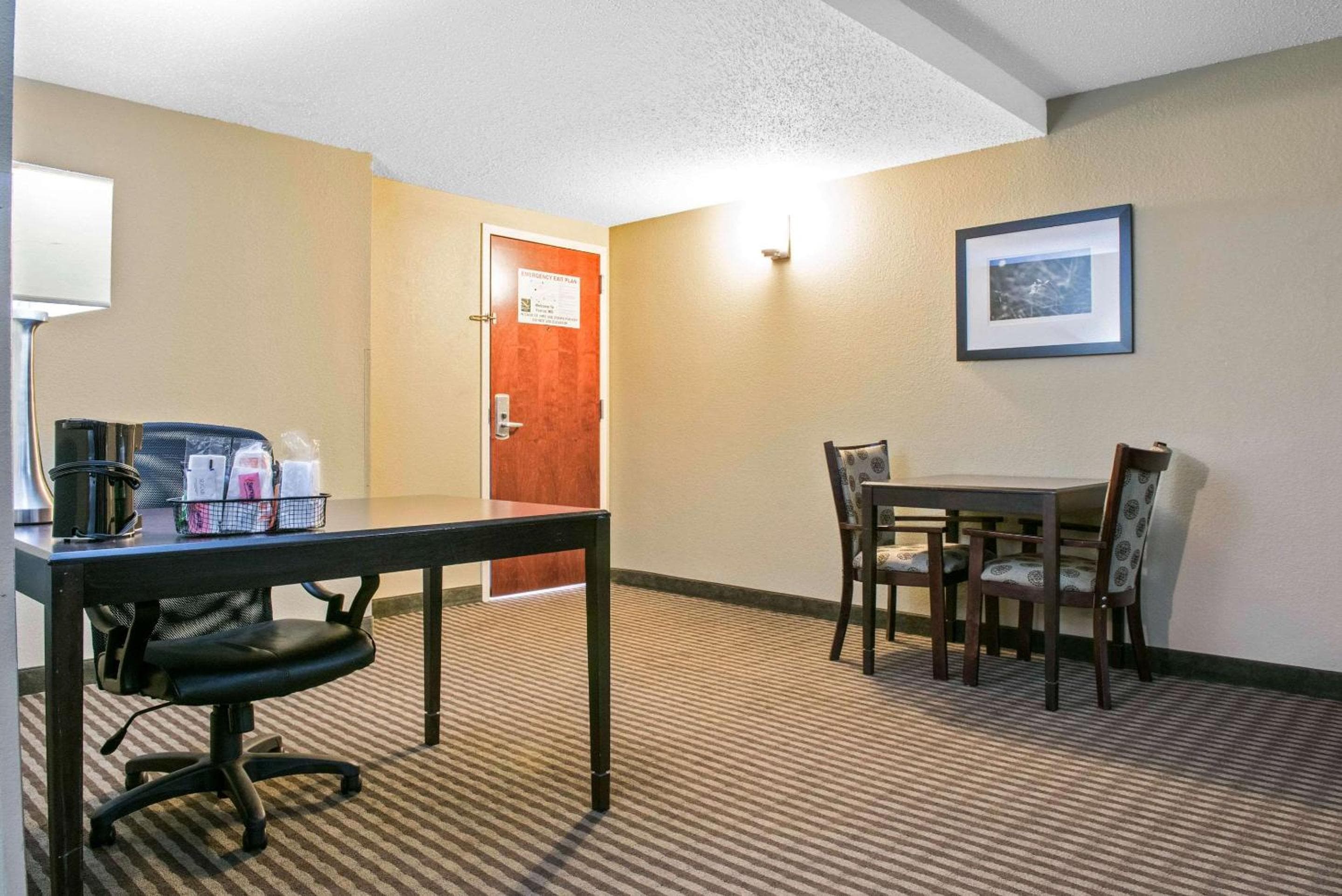 Days Inn & Suites by Wyndham Festus