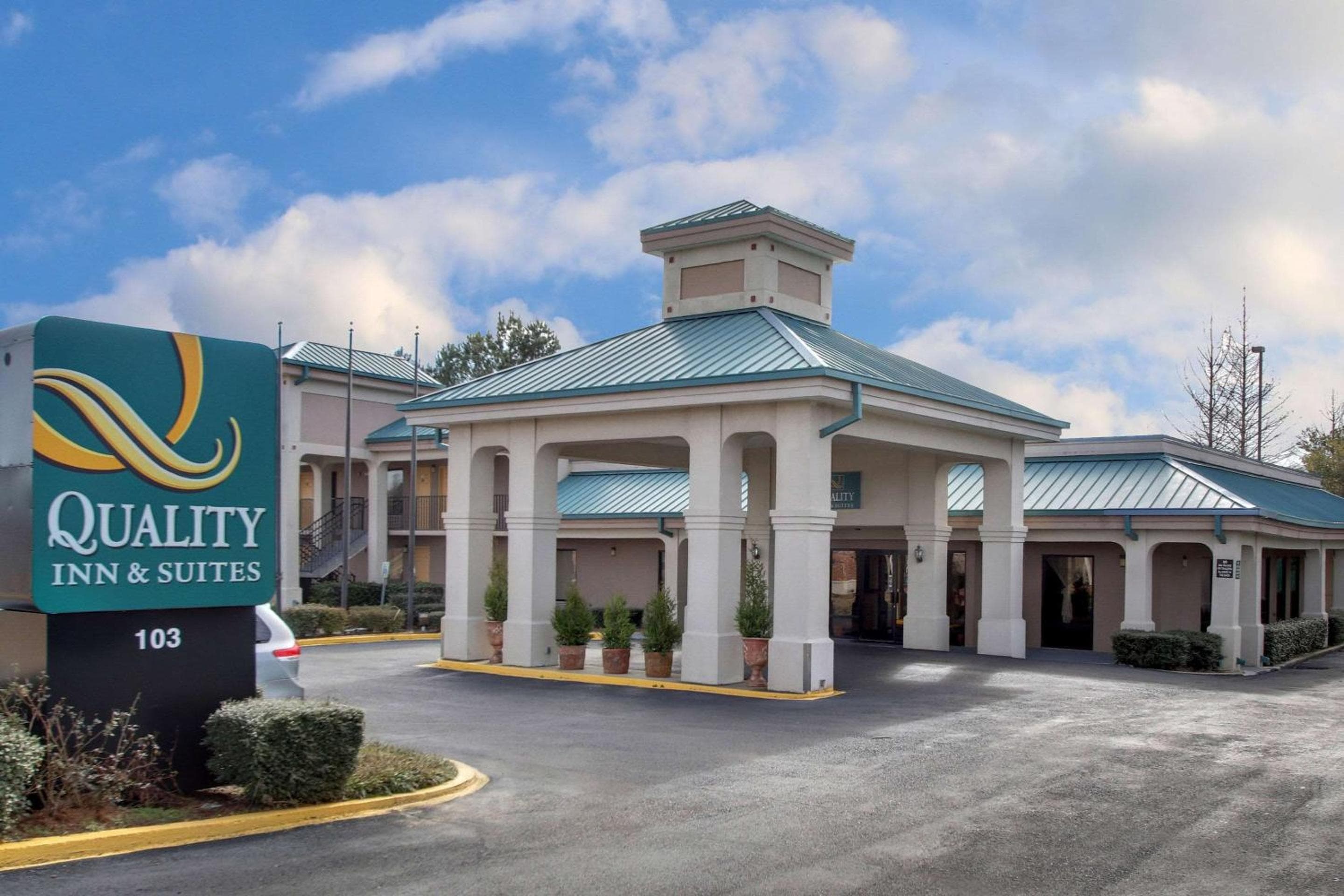 Quality Inn & Suites Clinton - Jackson West