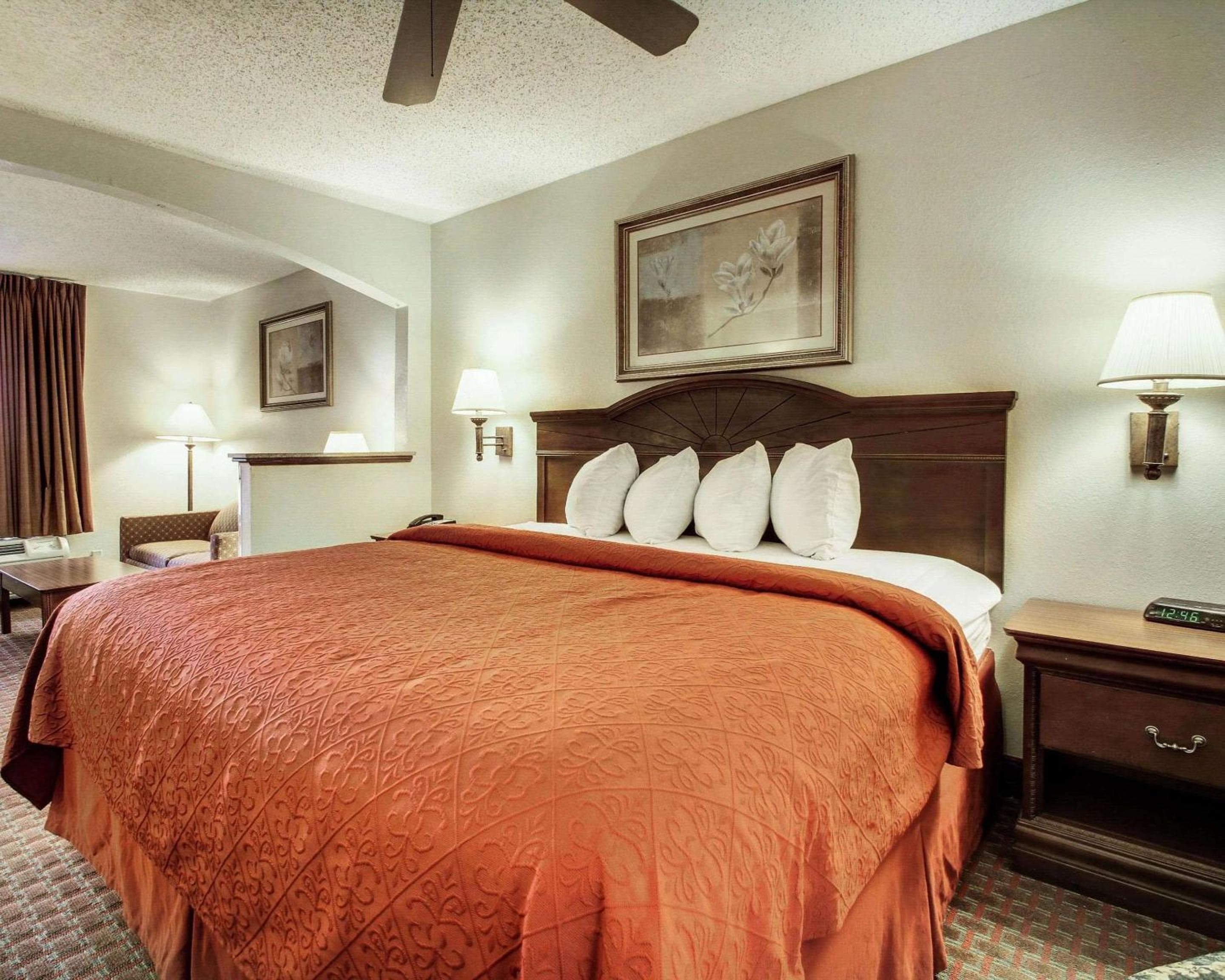 Quality Inn & Suites Clinton - Jackson West