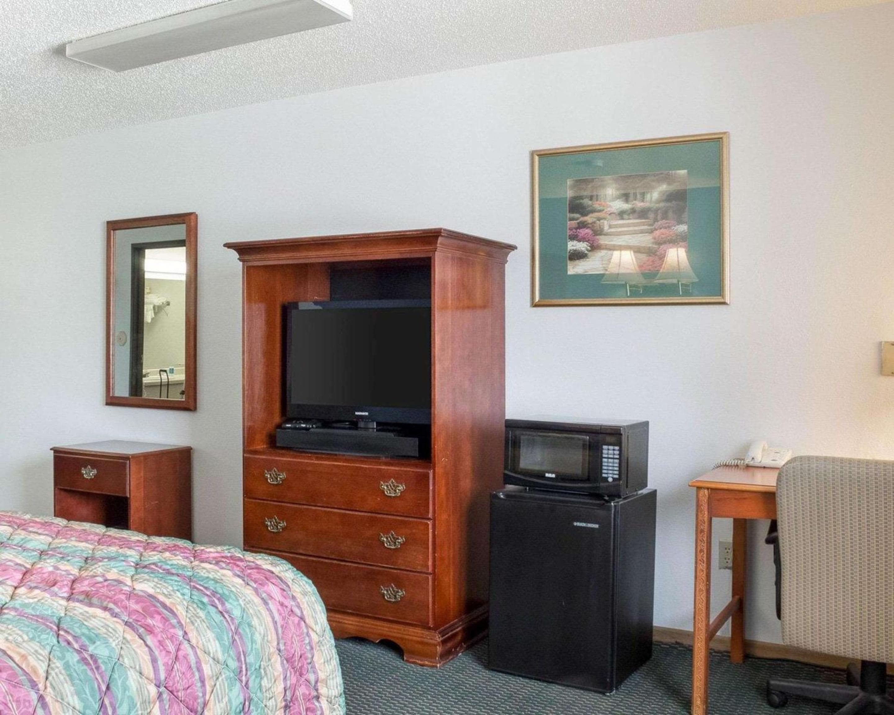 Rodeway Inn West Fargo Main Ave