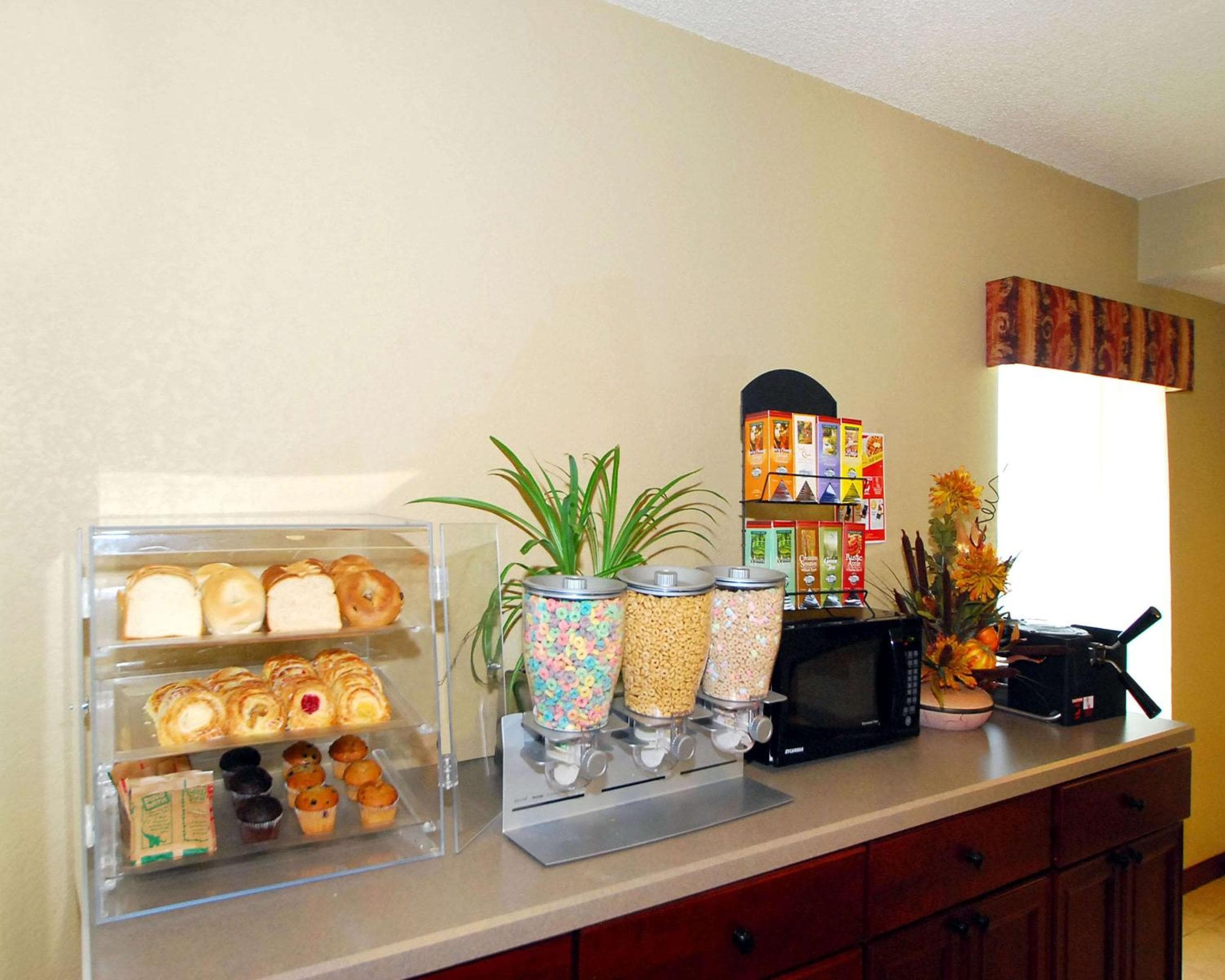 Econo Lodge Inn & Suites Kearney South