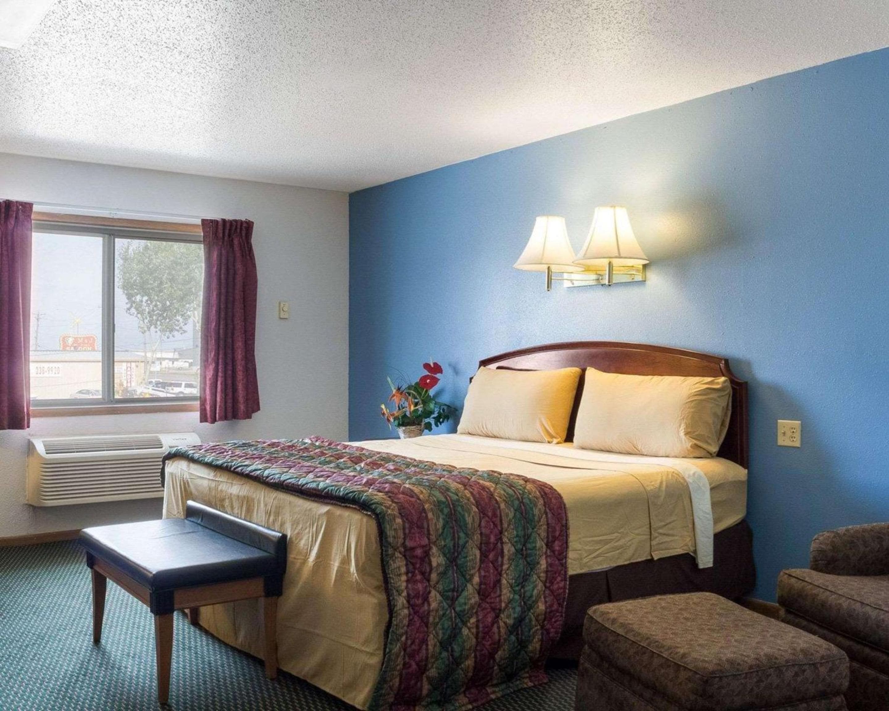 Rodeway Inn West Fargo Main Ave