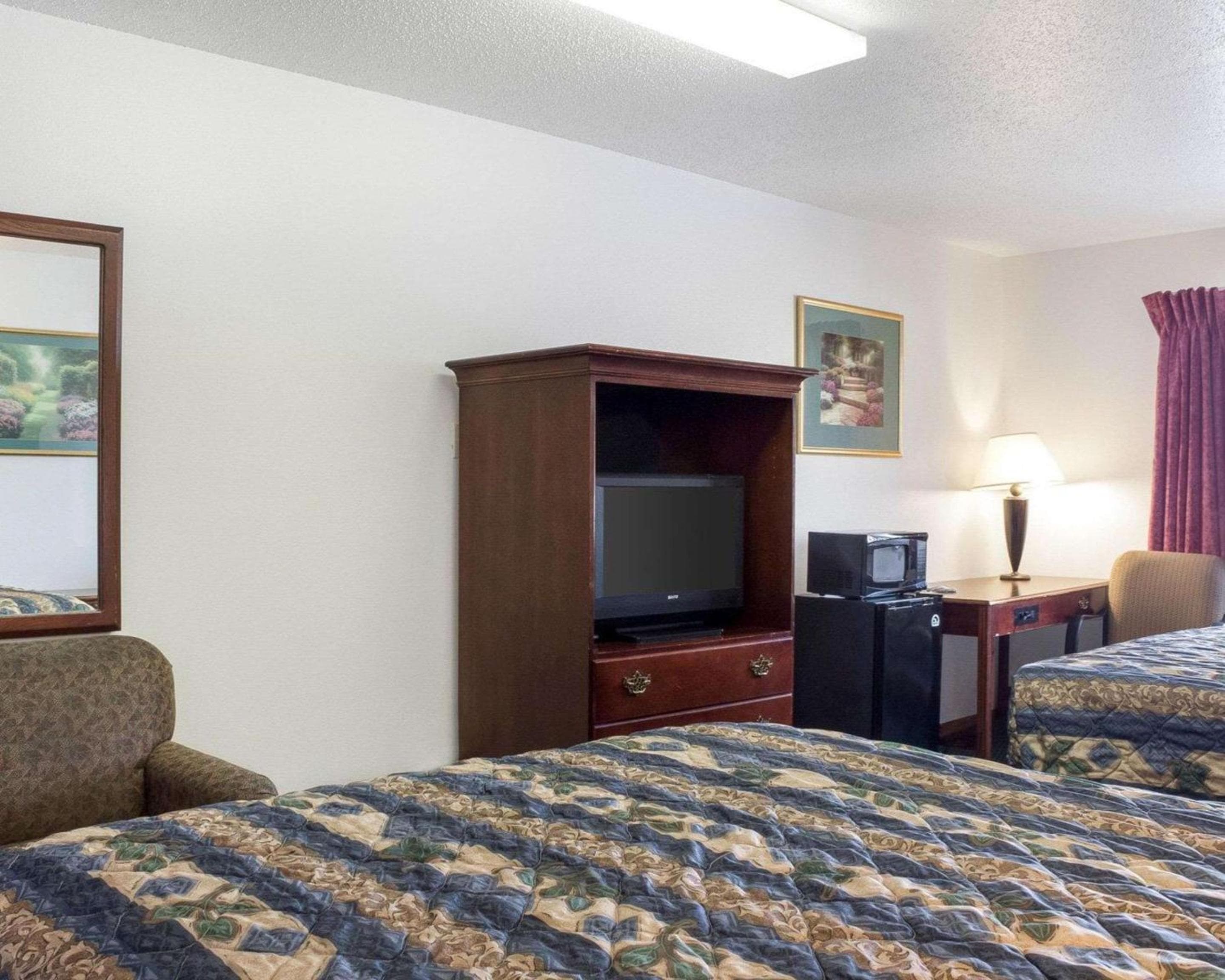Rodeway Inn West Fargo Main Ave