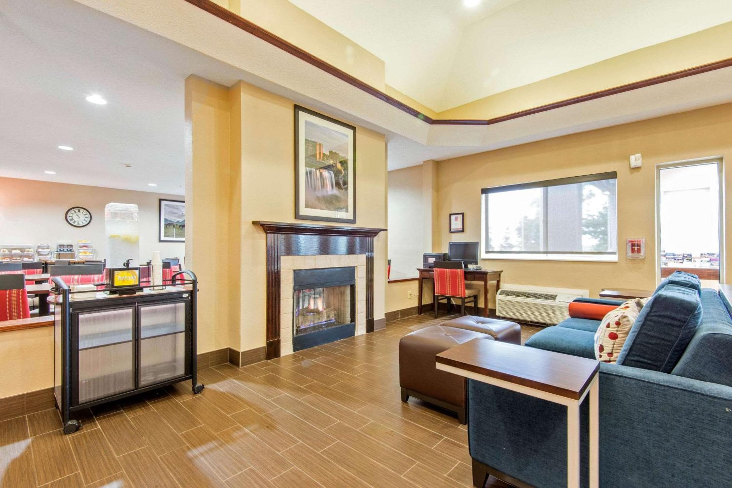 Comfort Suites Rochester Henrietta University Area