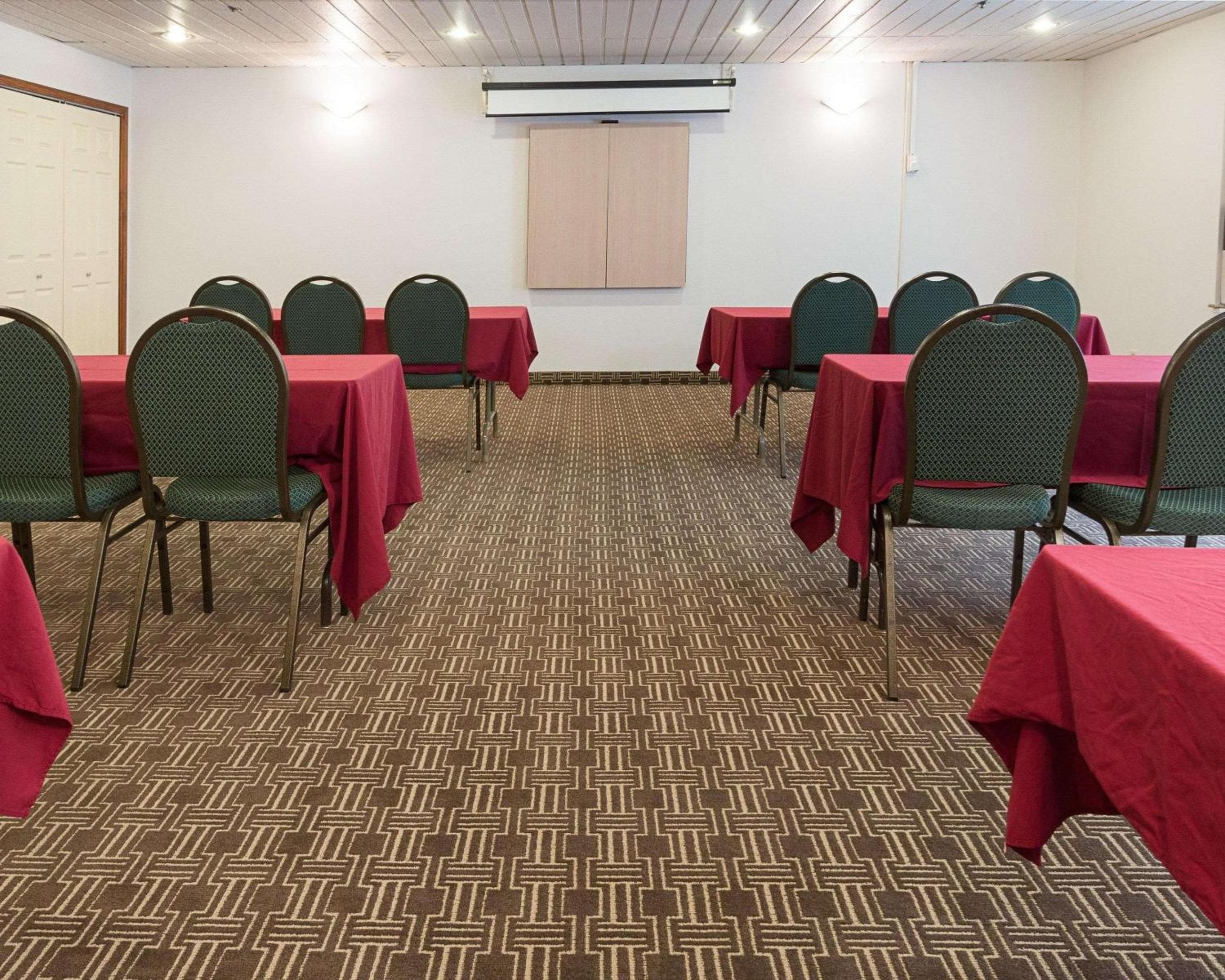 Comfort Inn & Suites Syracuse-Carrier Circle