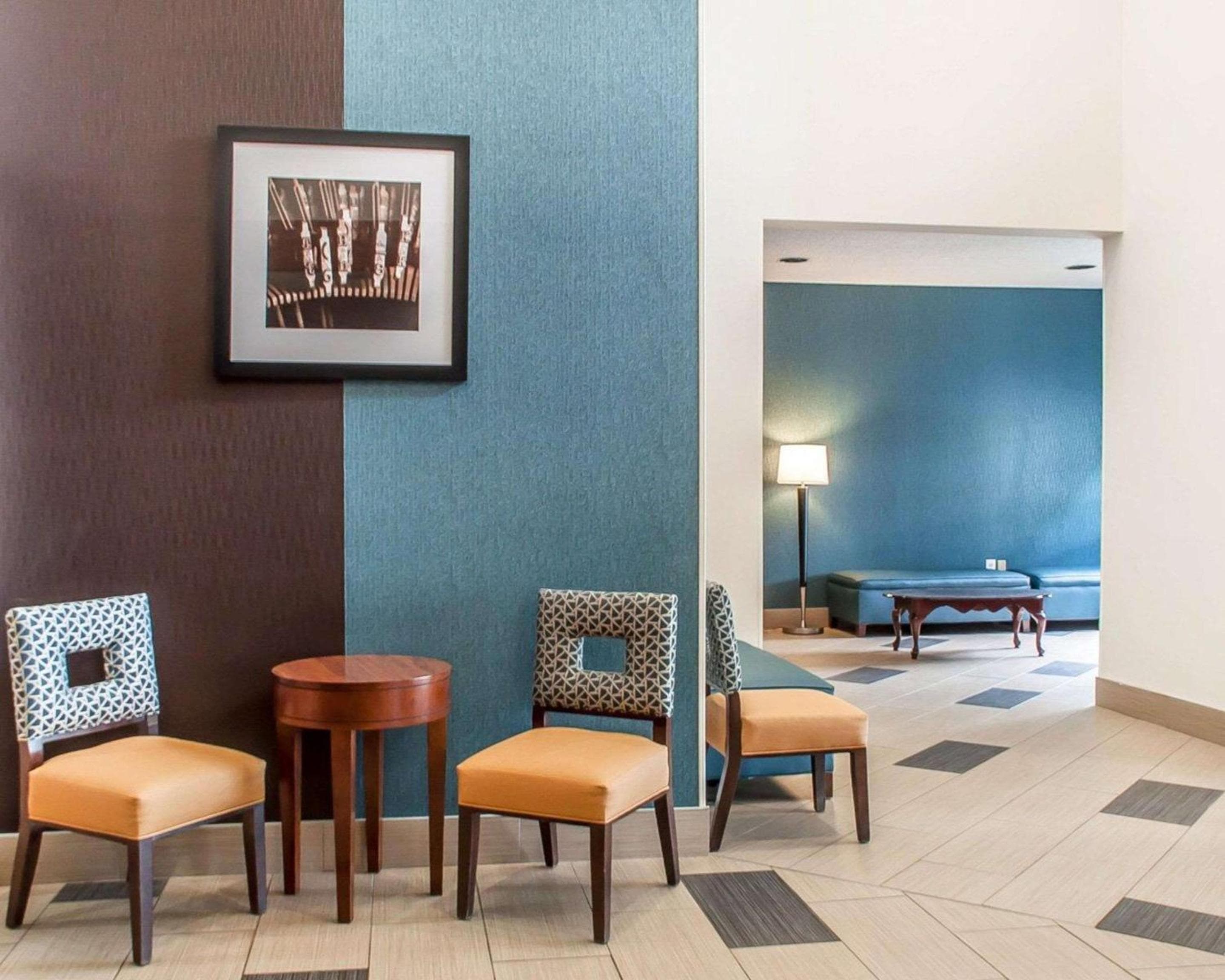 Comfort Inn & Suites Hamburg - Buffalo South