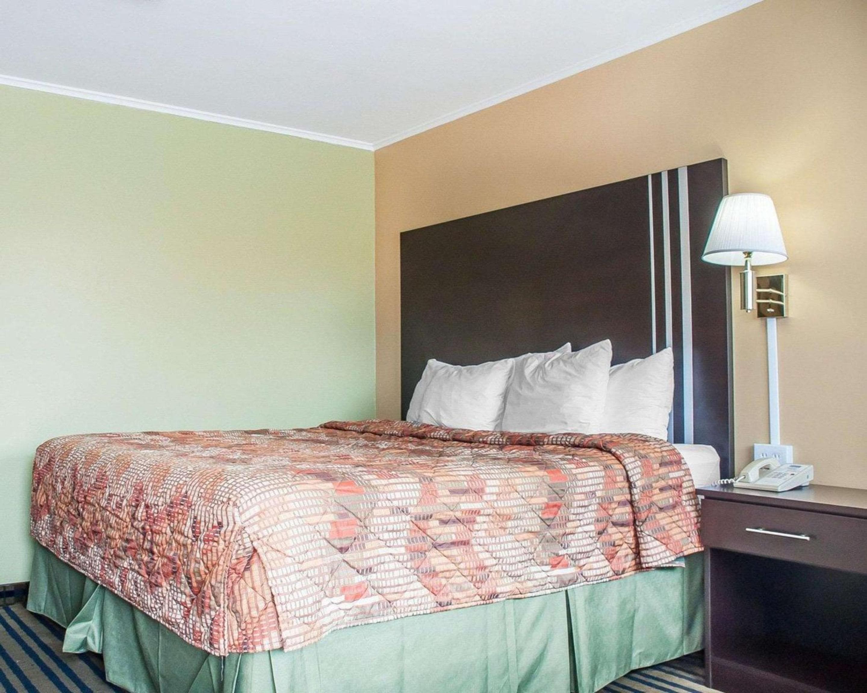 Amherst Inn & Suites