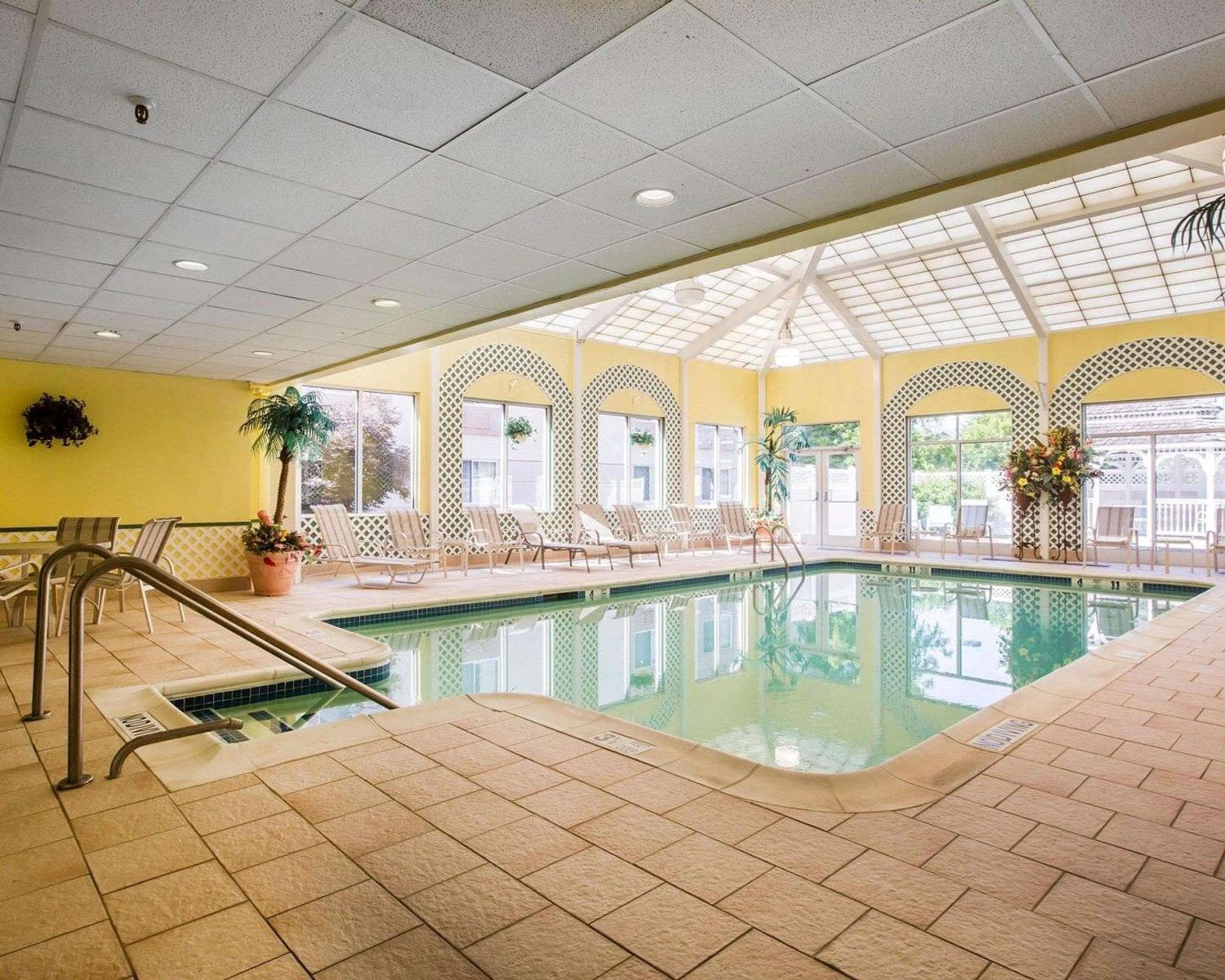 Holiday Inn Express & Suites Hawthorne - Elmsford North by IHG