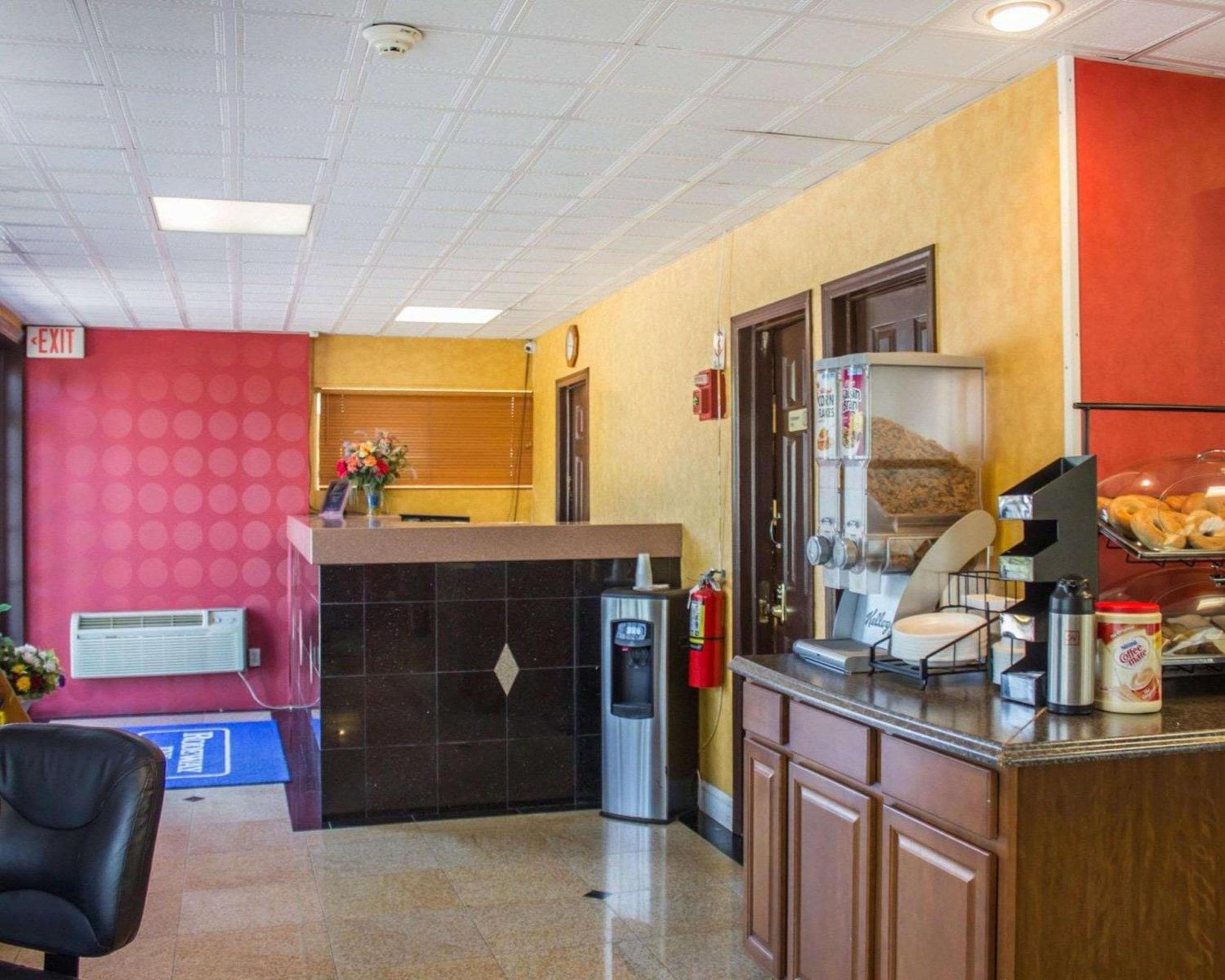 Rodeway Inn Huntington Station - Melville
