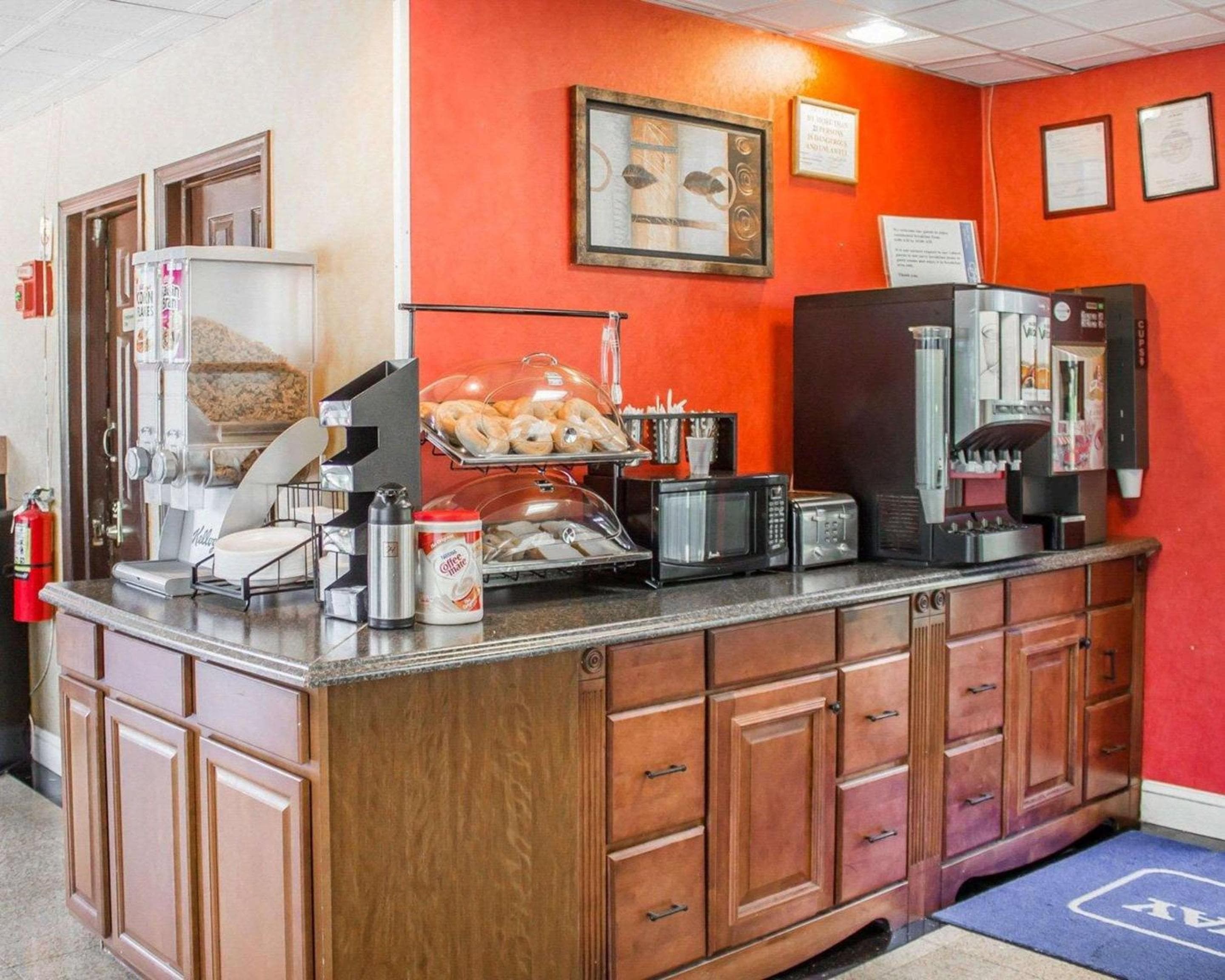 Rodeway Inn Huntington Station - Melville