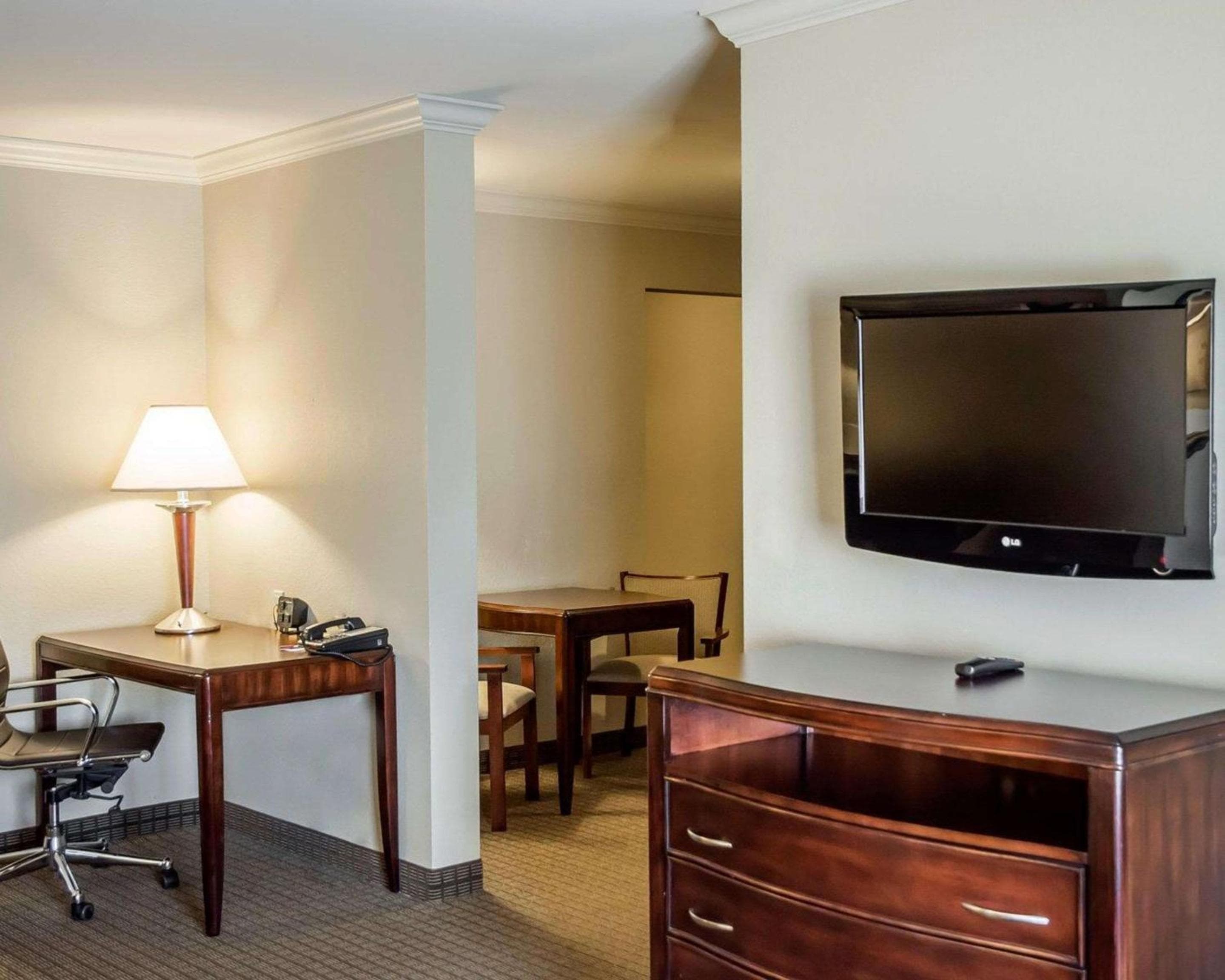 Spark by Hilton Cincinnati Fairfield