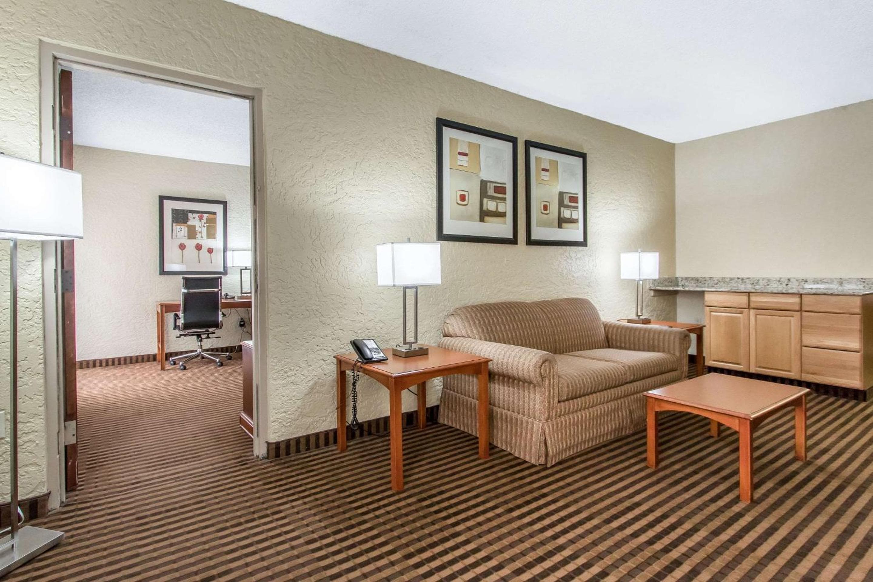 Ramada by Wyndham Tulsa Broken Arrow