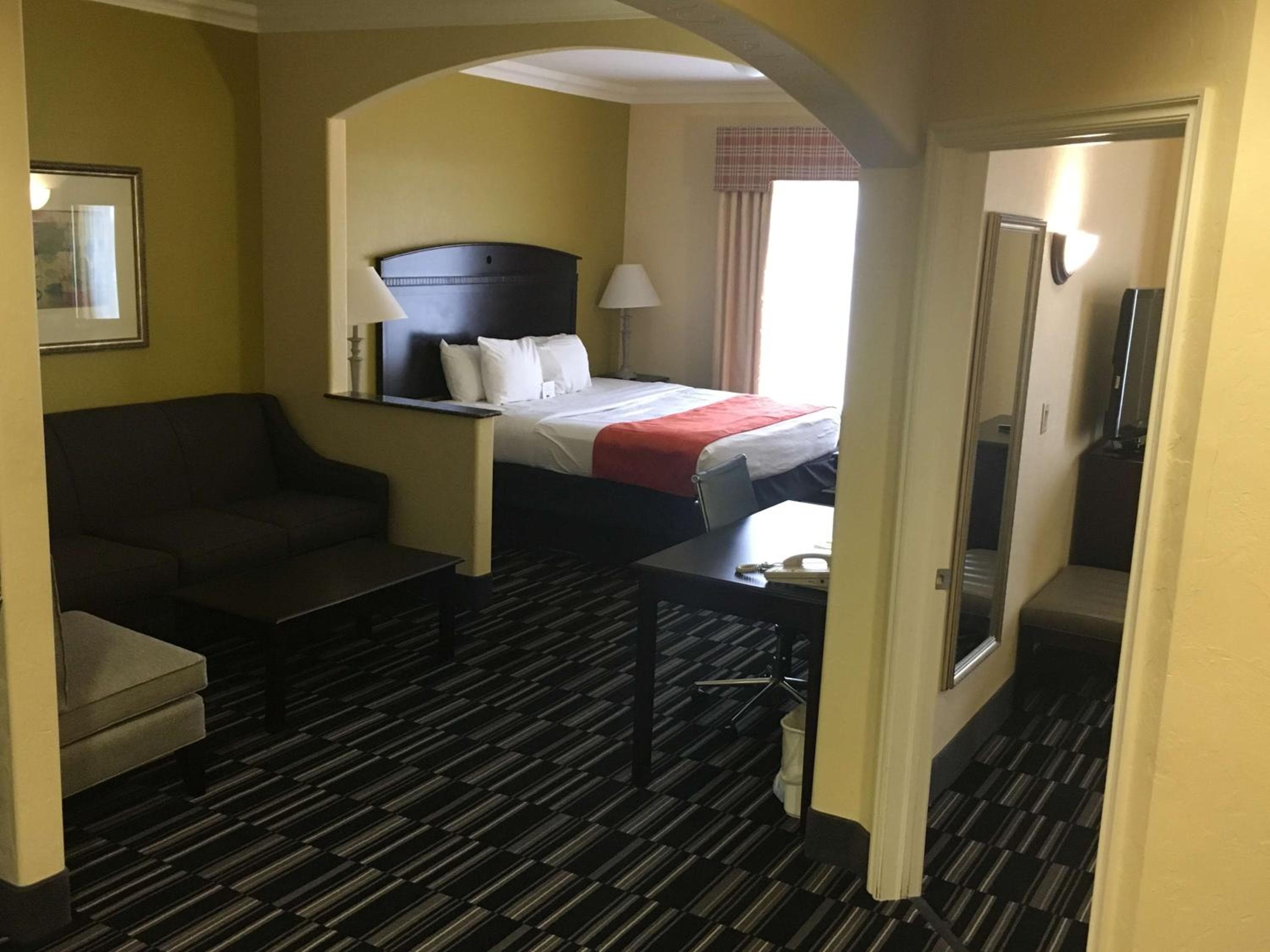 Best Western Plus Barsana Hotel & Suites