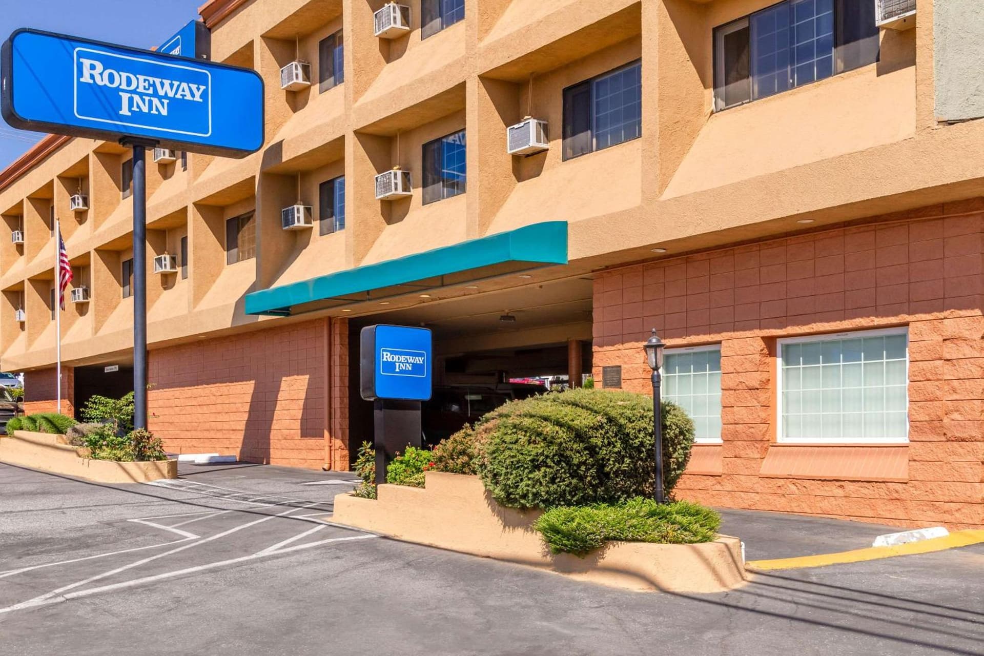 Auburn House Hotel