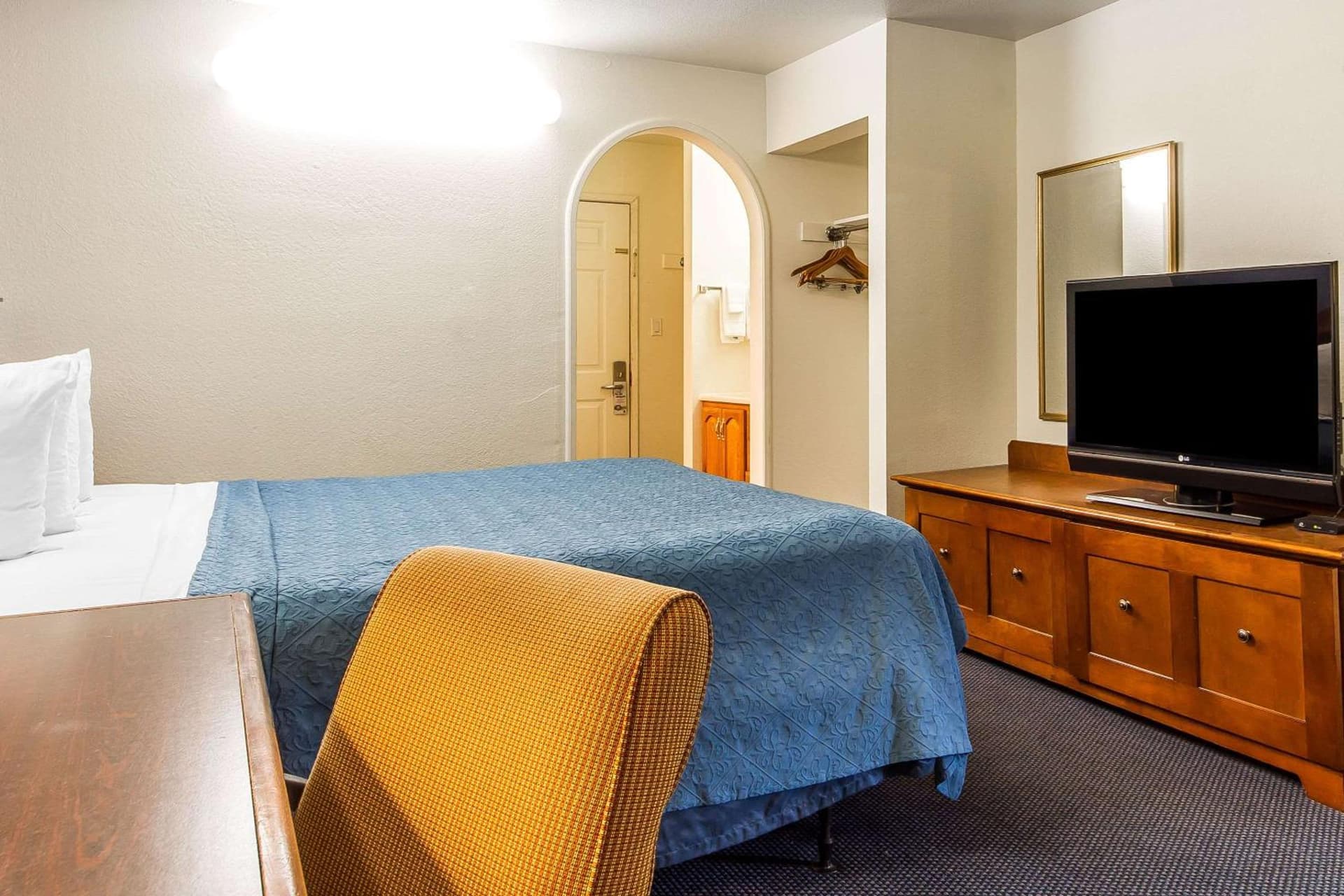 Auburn House Hotel