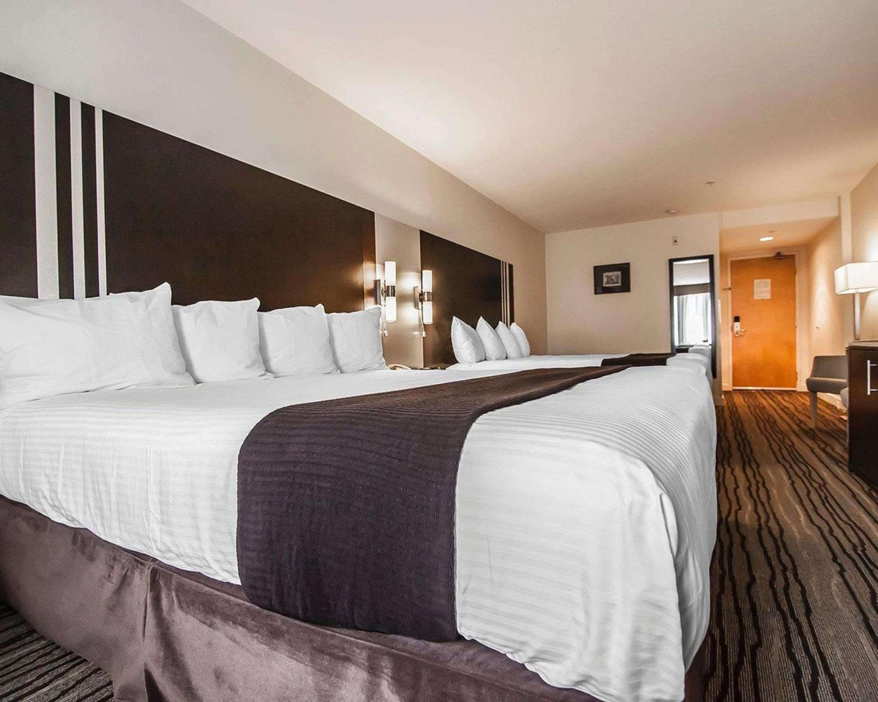 Comfort Hotel Vancouver Airport