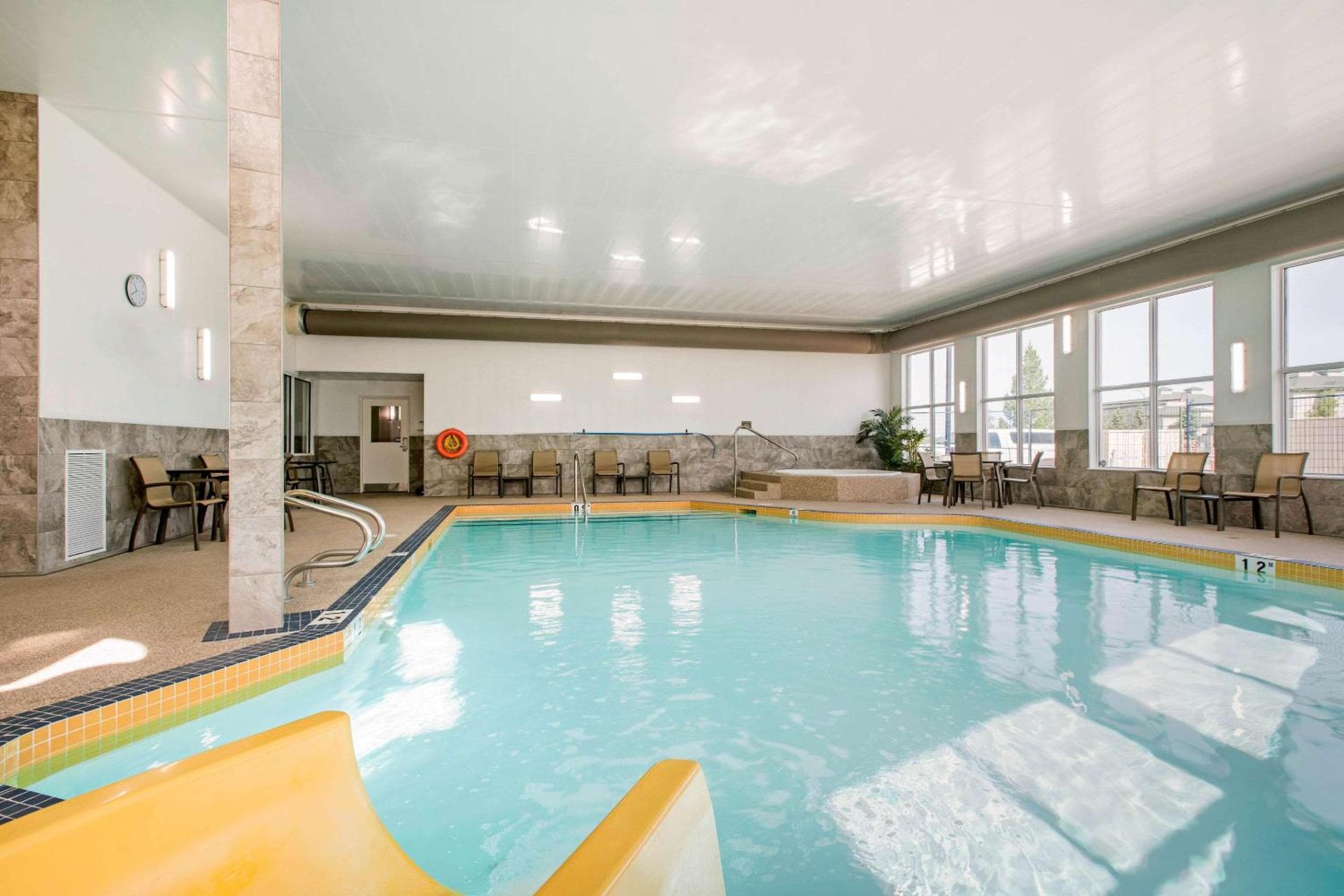 Comfort Inn & Suites Red Deer - Highway 11