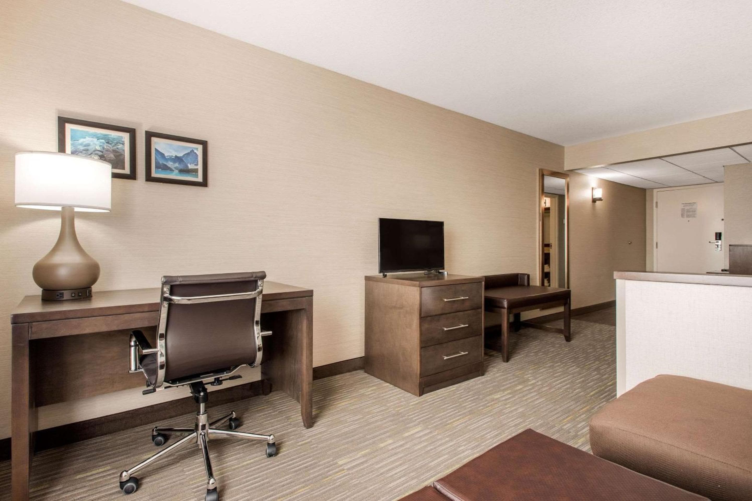 Comfort Inn & Suites Red Deer - Highway 11
