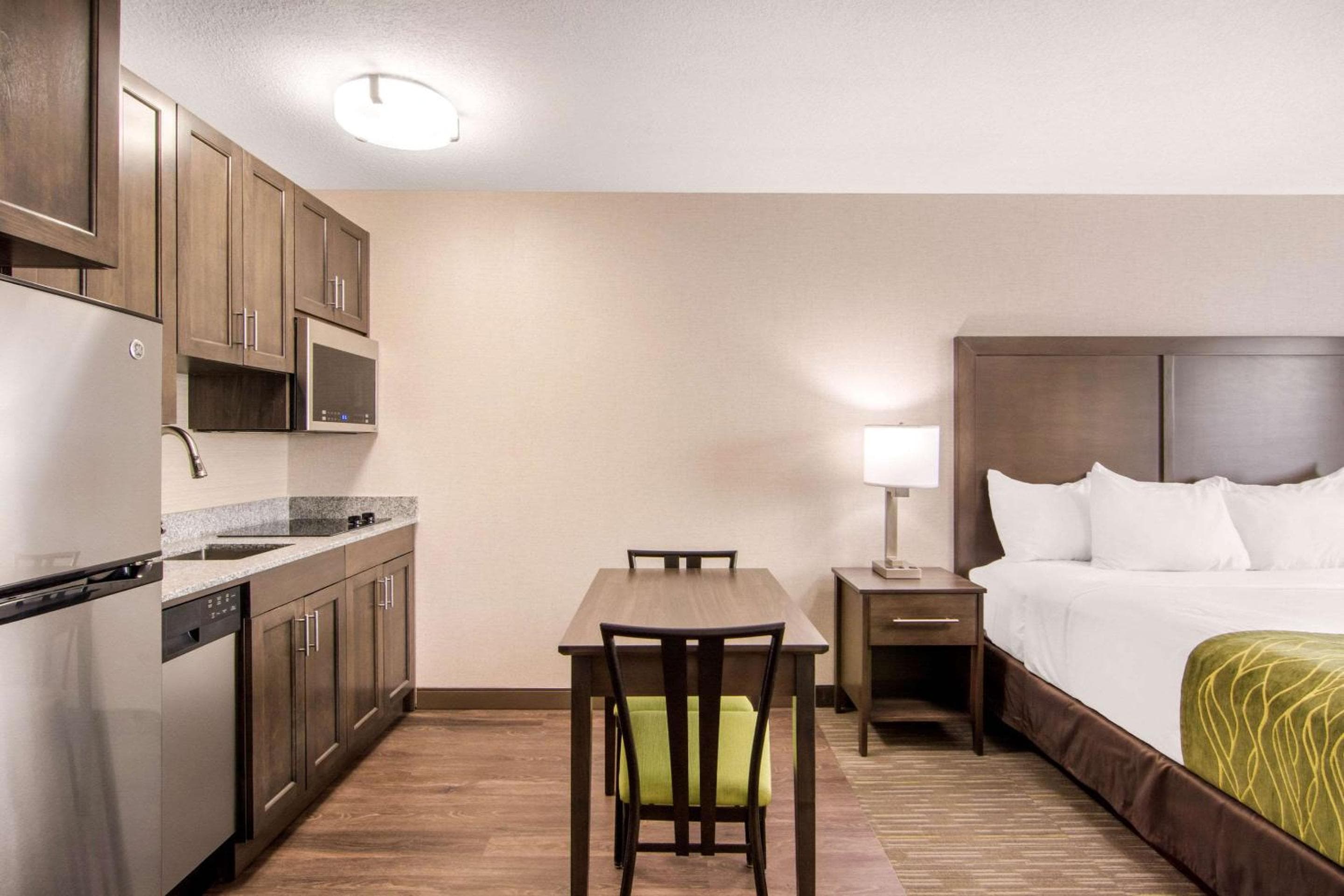 Comfort Inn & Suites Red Deer - Highway 11
