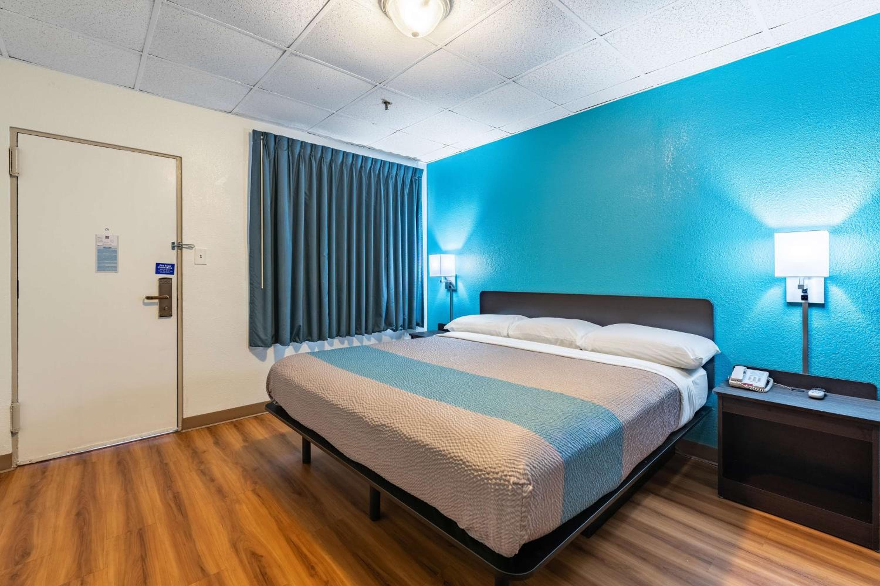 Motel 6-Elmsford, NY - White Plains