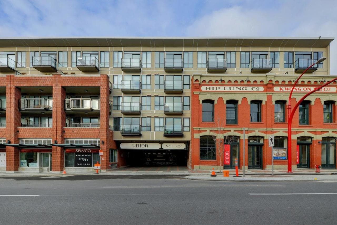 Downtown Heritage Condo with Parking