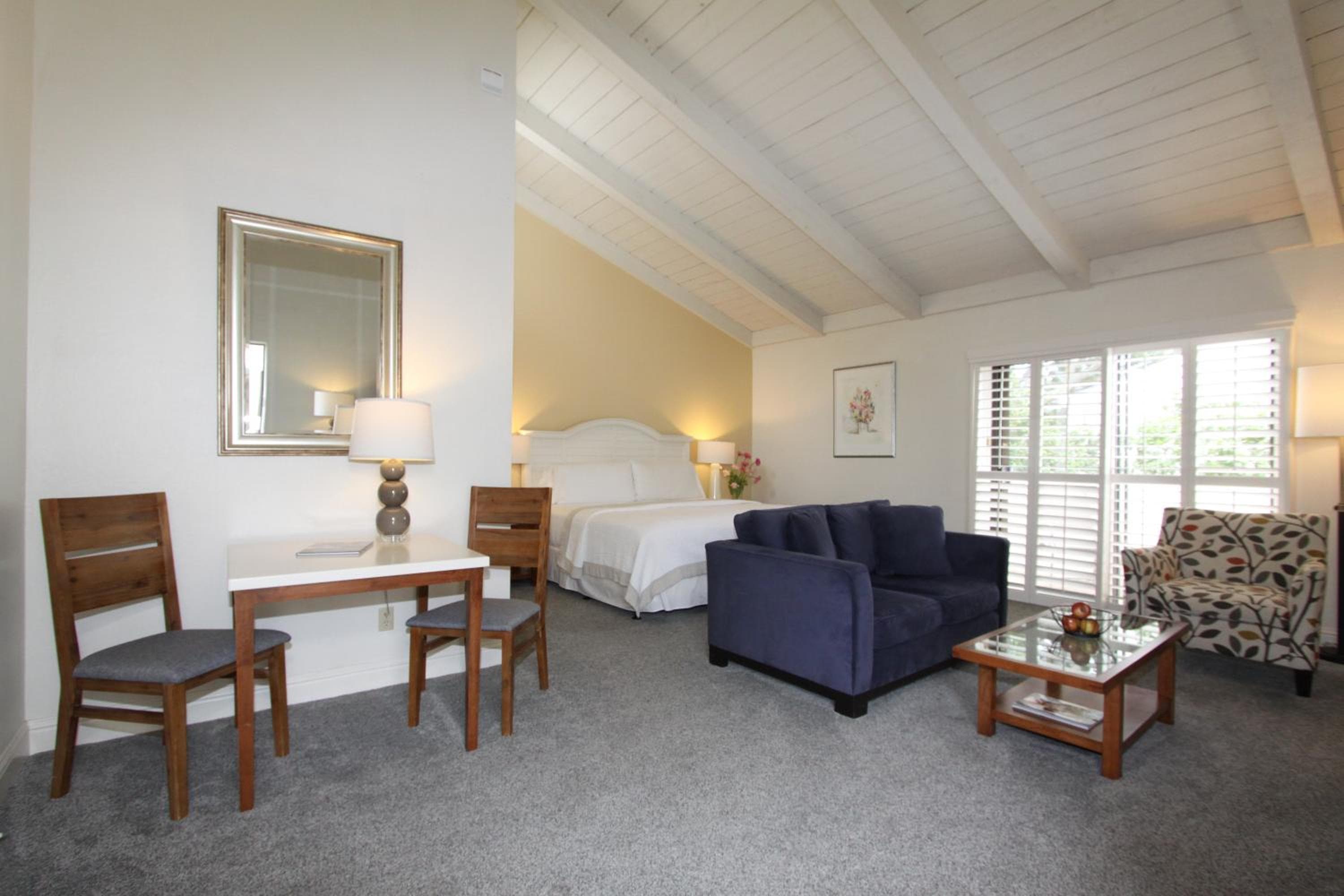 Lobos Lodge