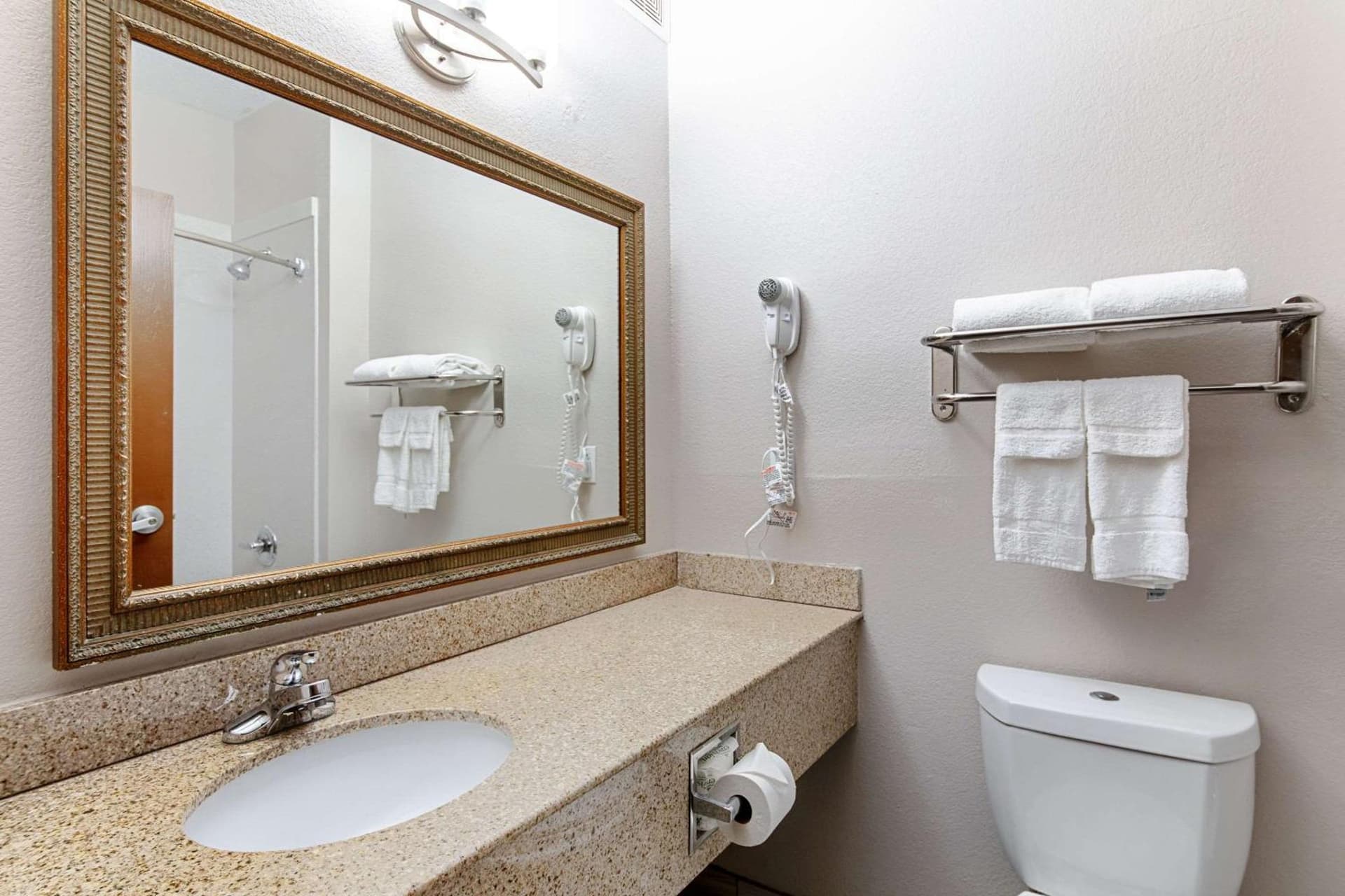 Quality Suites Austin South Street Elmo District