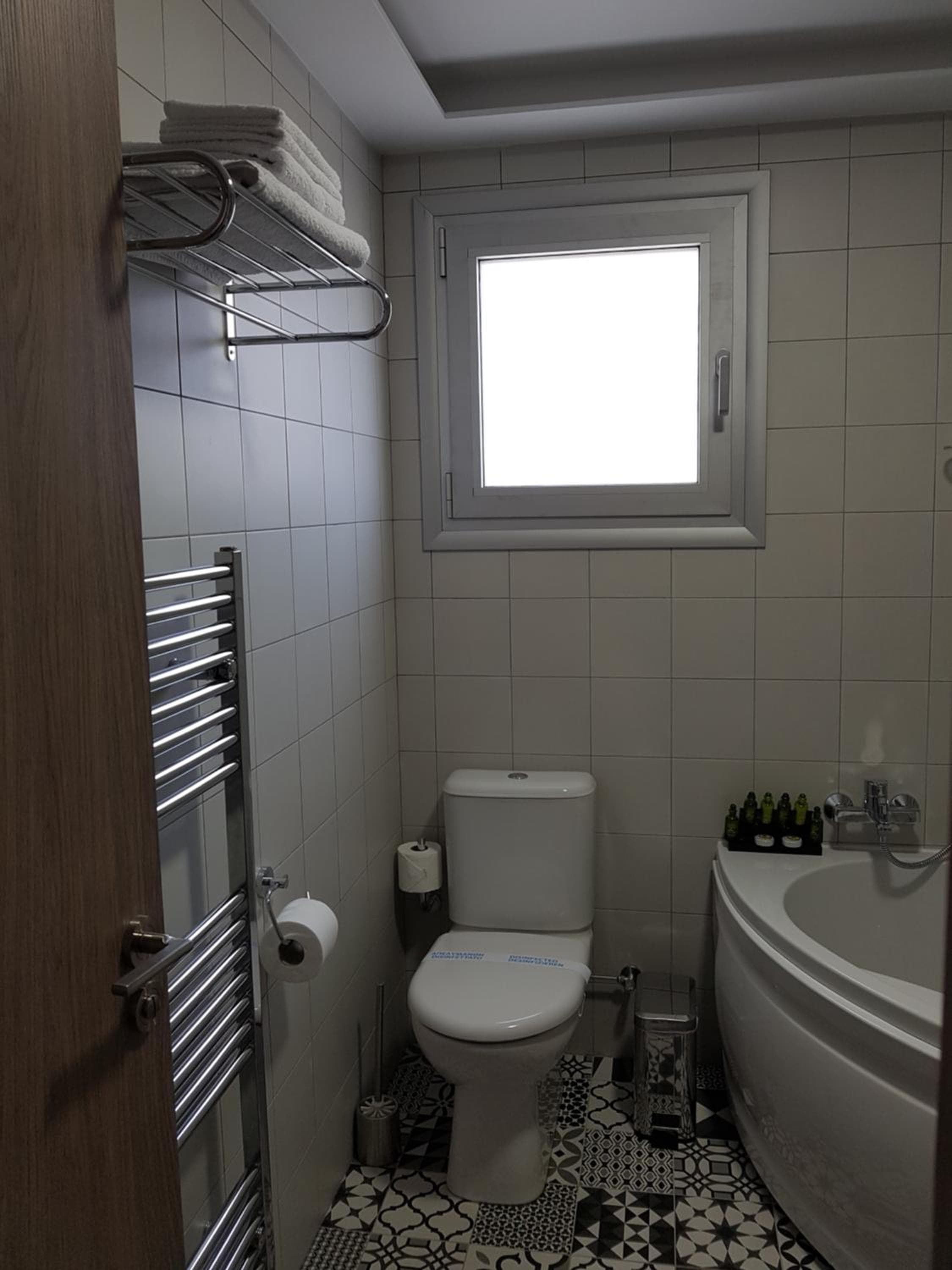 Evmelia Kakopetria Suites