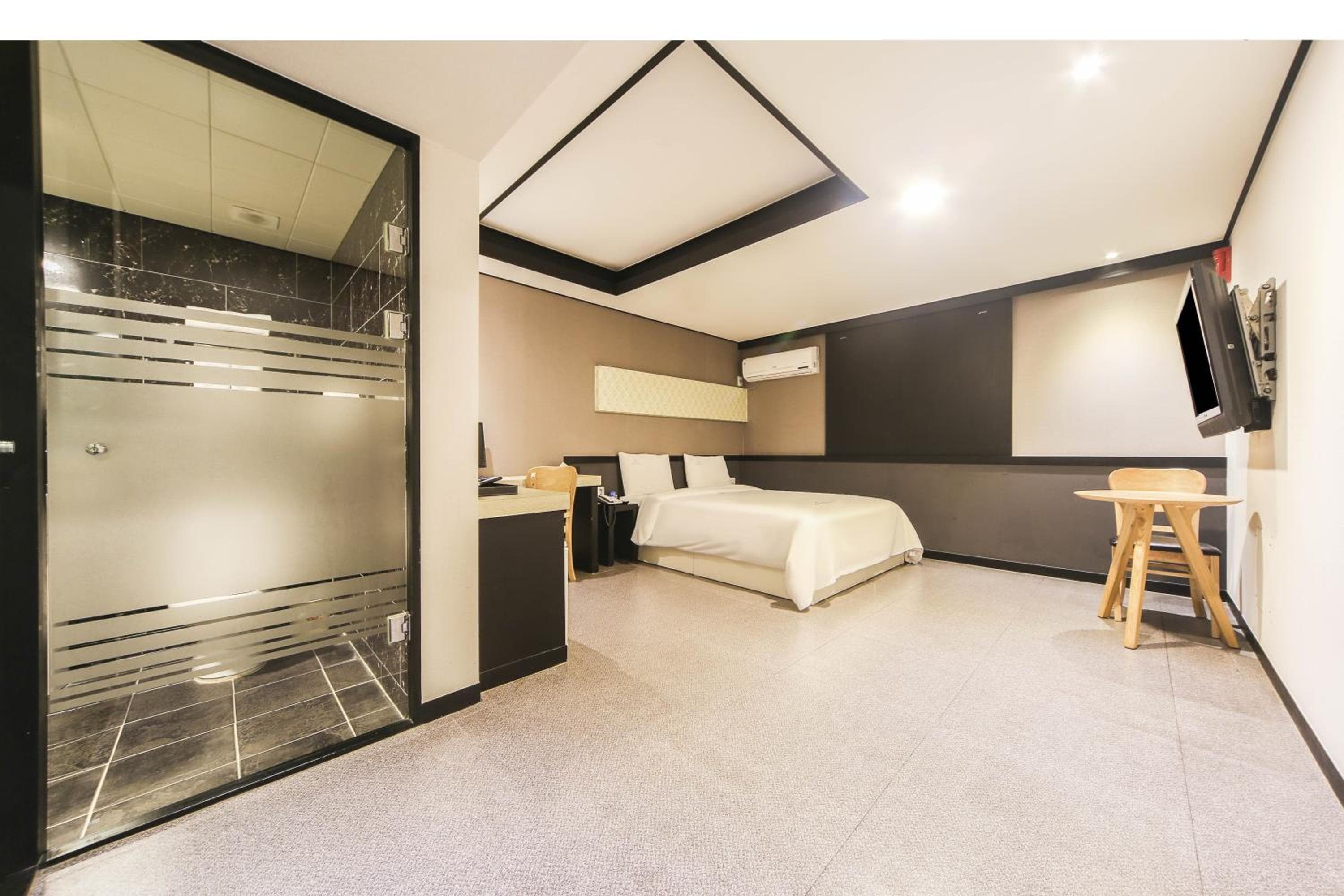 Elysee Hotel