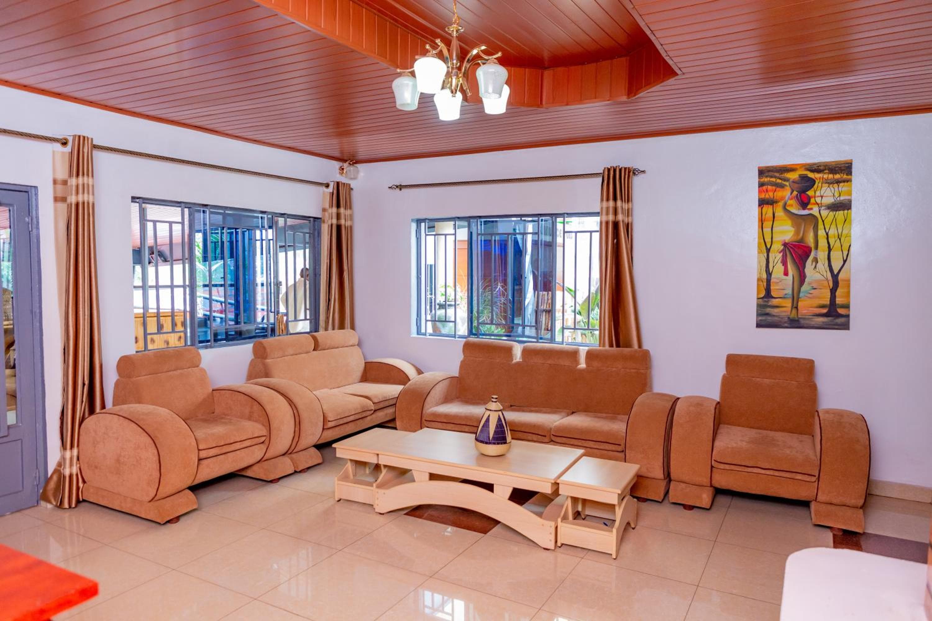 B.Maurice Guest House
