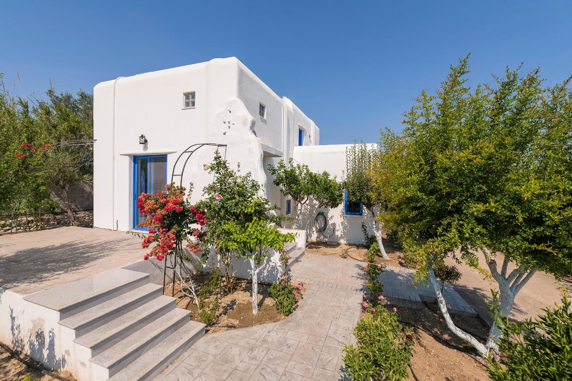 Lianas Garden House