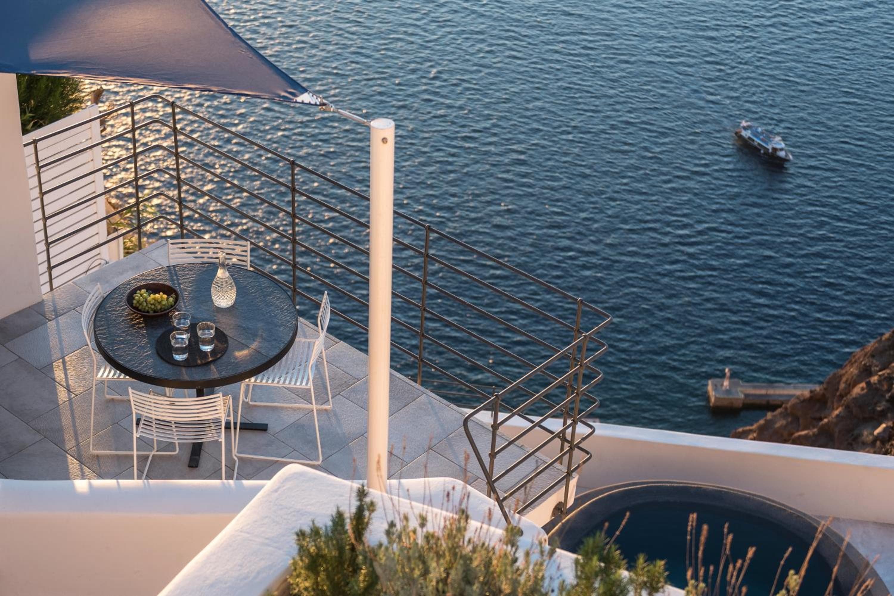 Porto Fira Suites