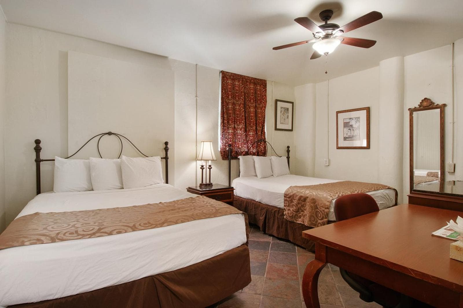 Historic Mardi Gras Inn