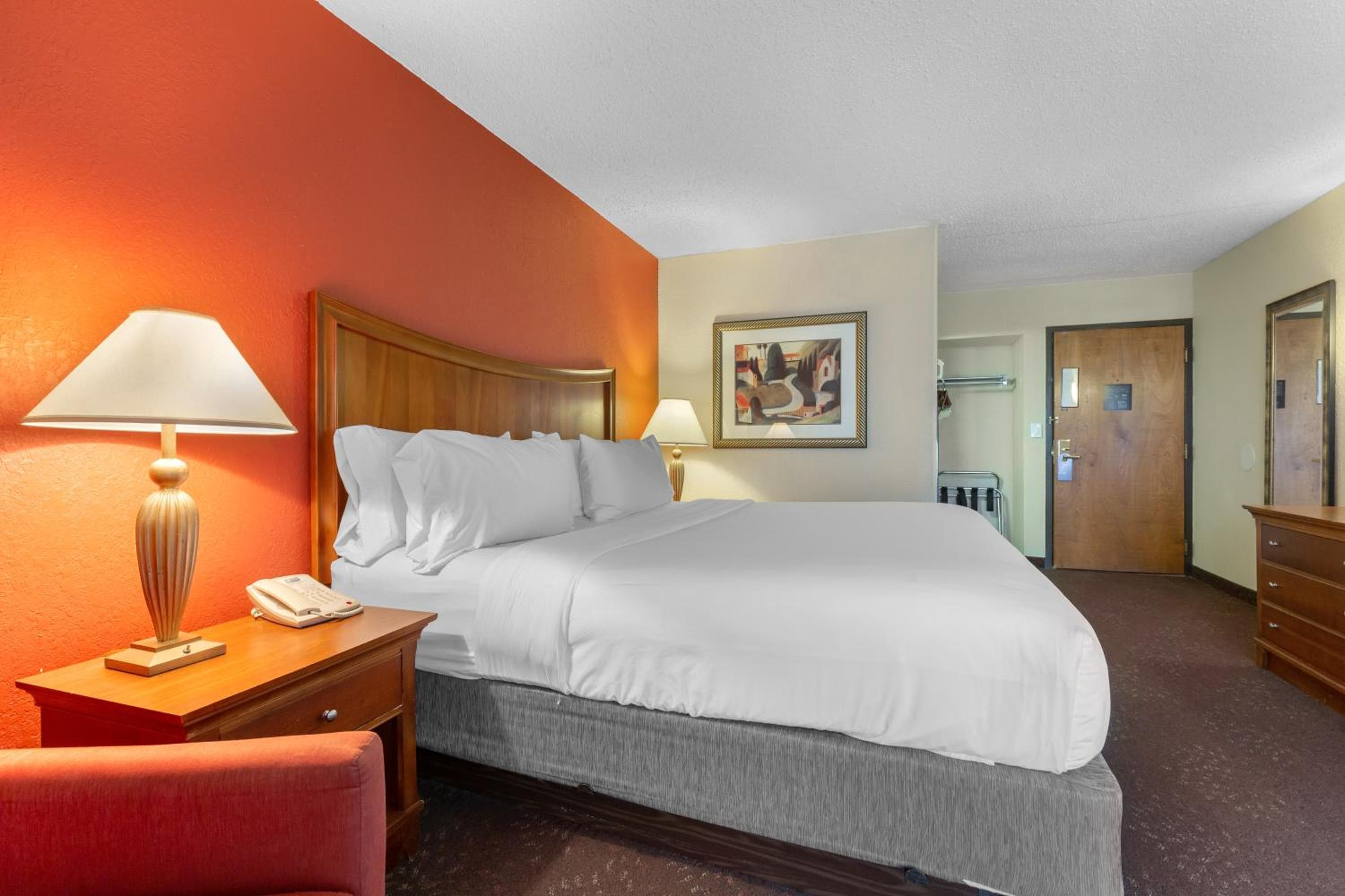 Holiday Inn Express Chicago-Downers Grove by IHG