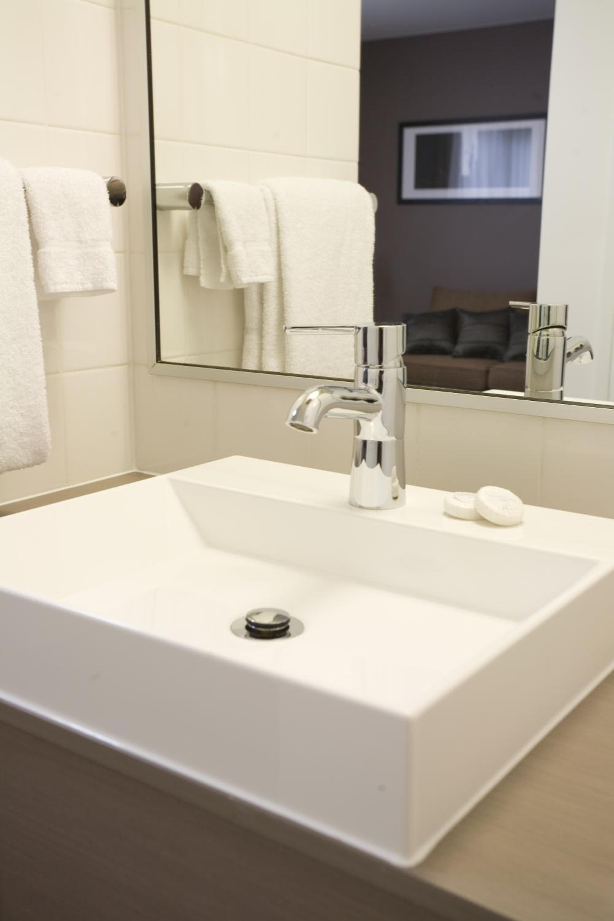 ibis Melbourne Hotel and Apartments
