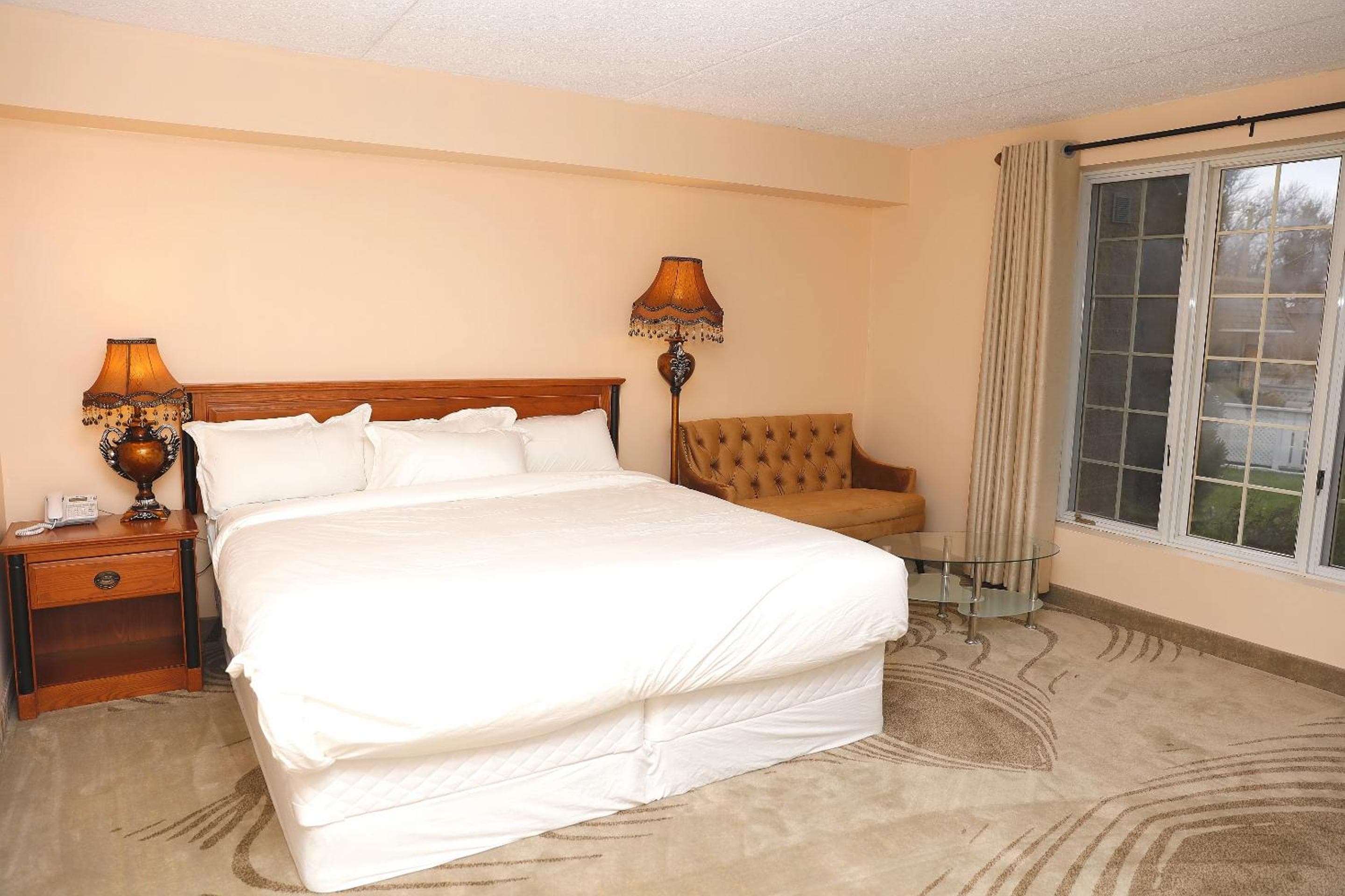 Fullerton Manor Inn