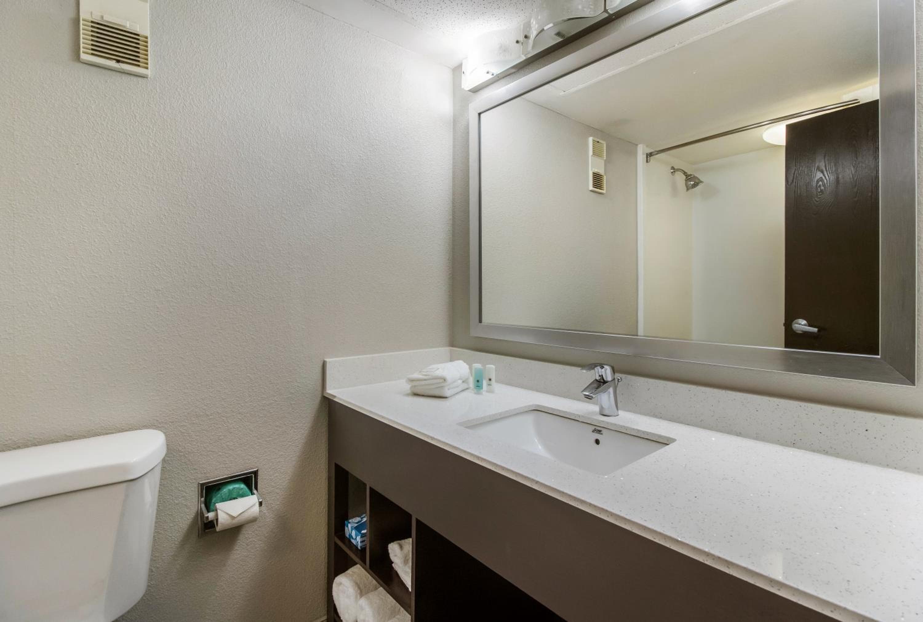 Clarion Hotel Jackson Northwest