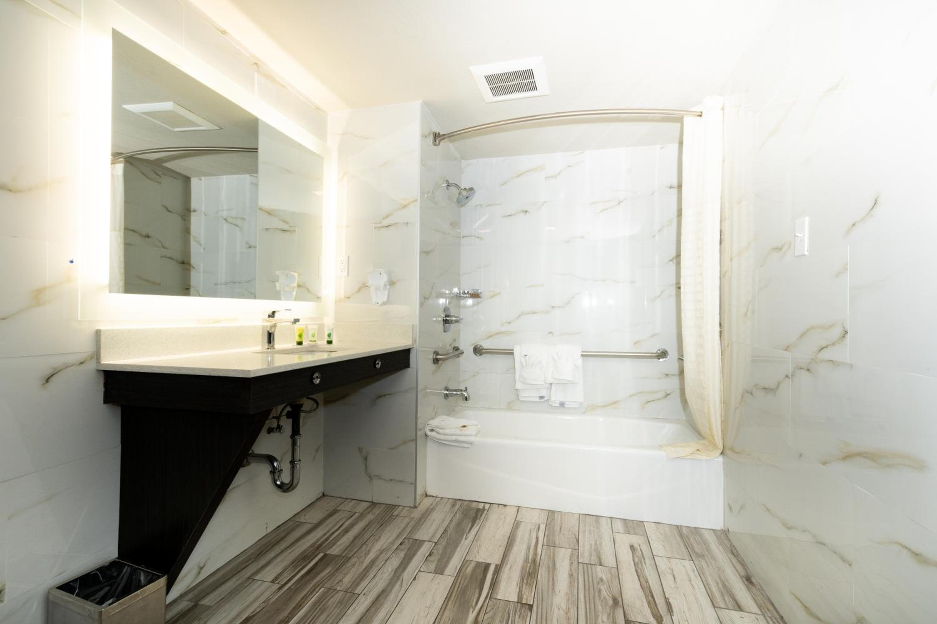 SureStay Plus Hotel by Best Western Point Richmond