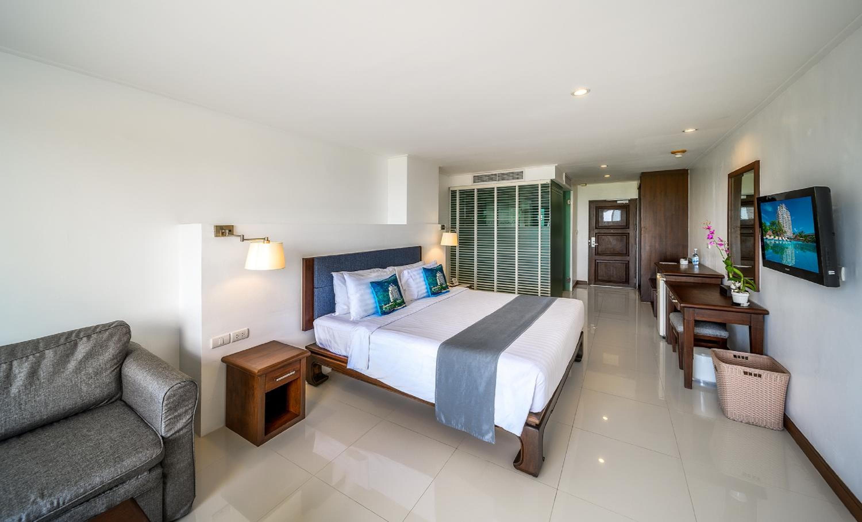 Andaman Beach Suites Hotel, Patong Phuket