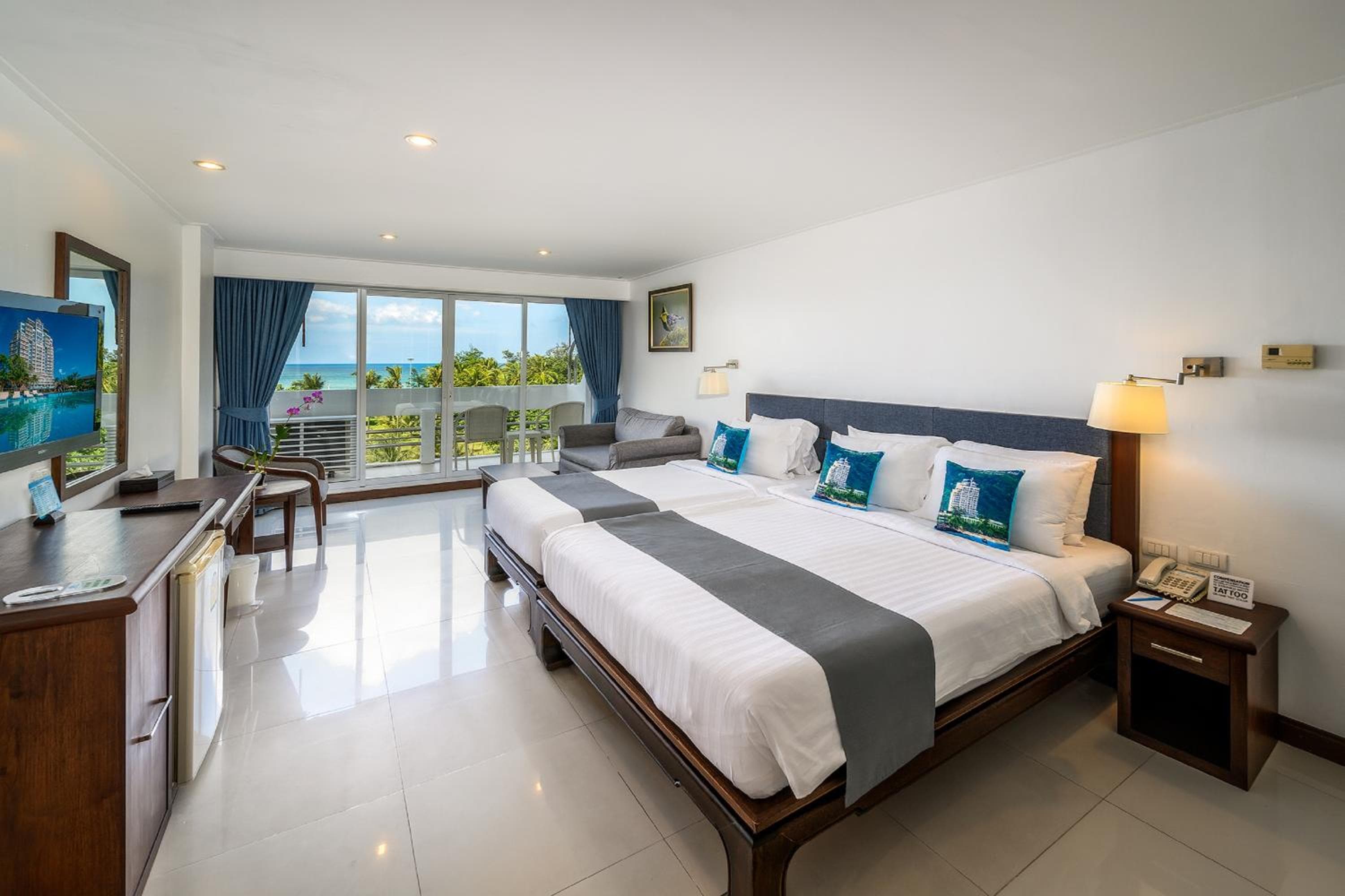 Andaman Beach Suites Hotel, Patong Phuket