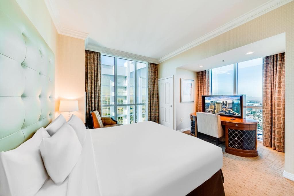Jet Luxury at The Signature Condo Hotel