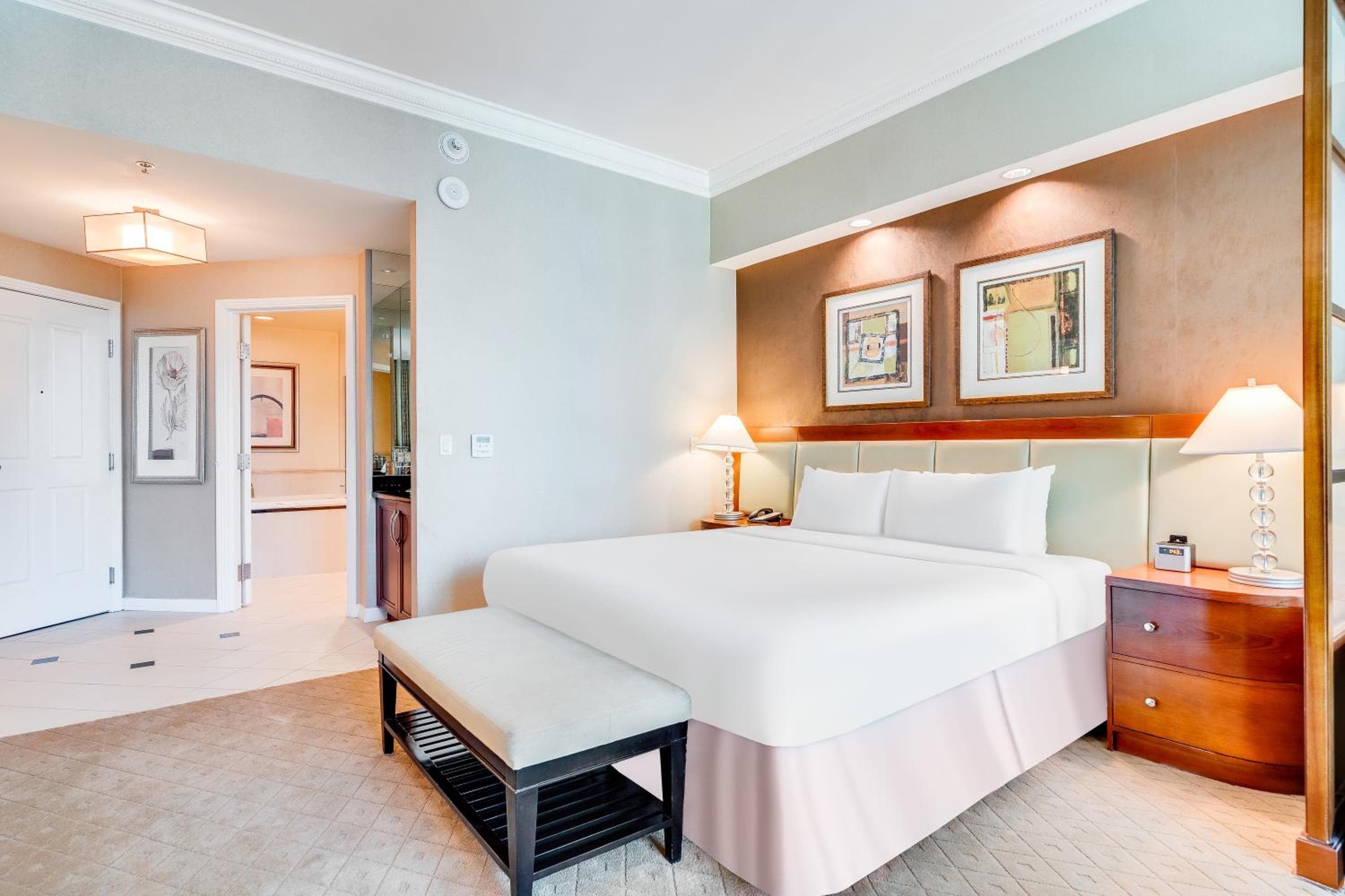 Jet Luxury at The Signature Condo Hotel