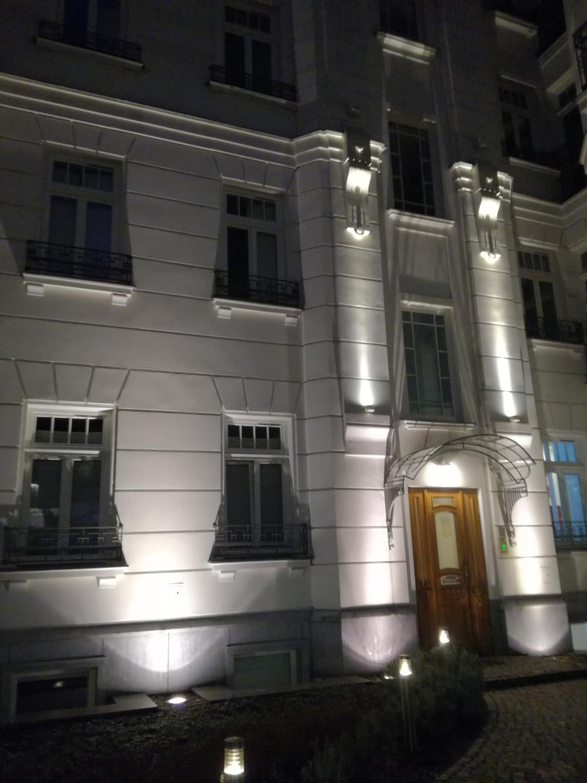 Apartment Hoża 50 with a balcony in close Center